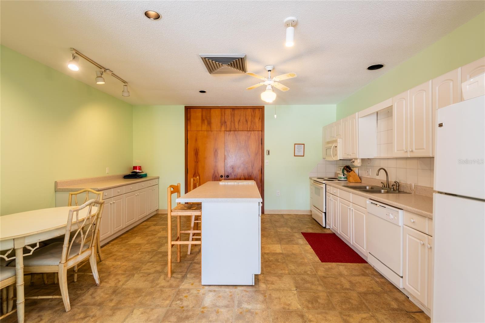 11485 OAKHURST RD #B401, LARGO, FL, 33774