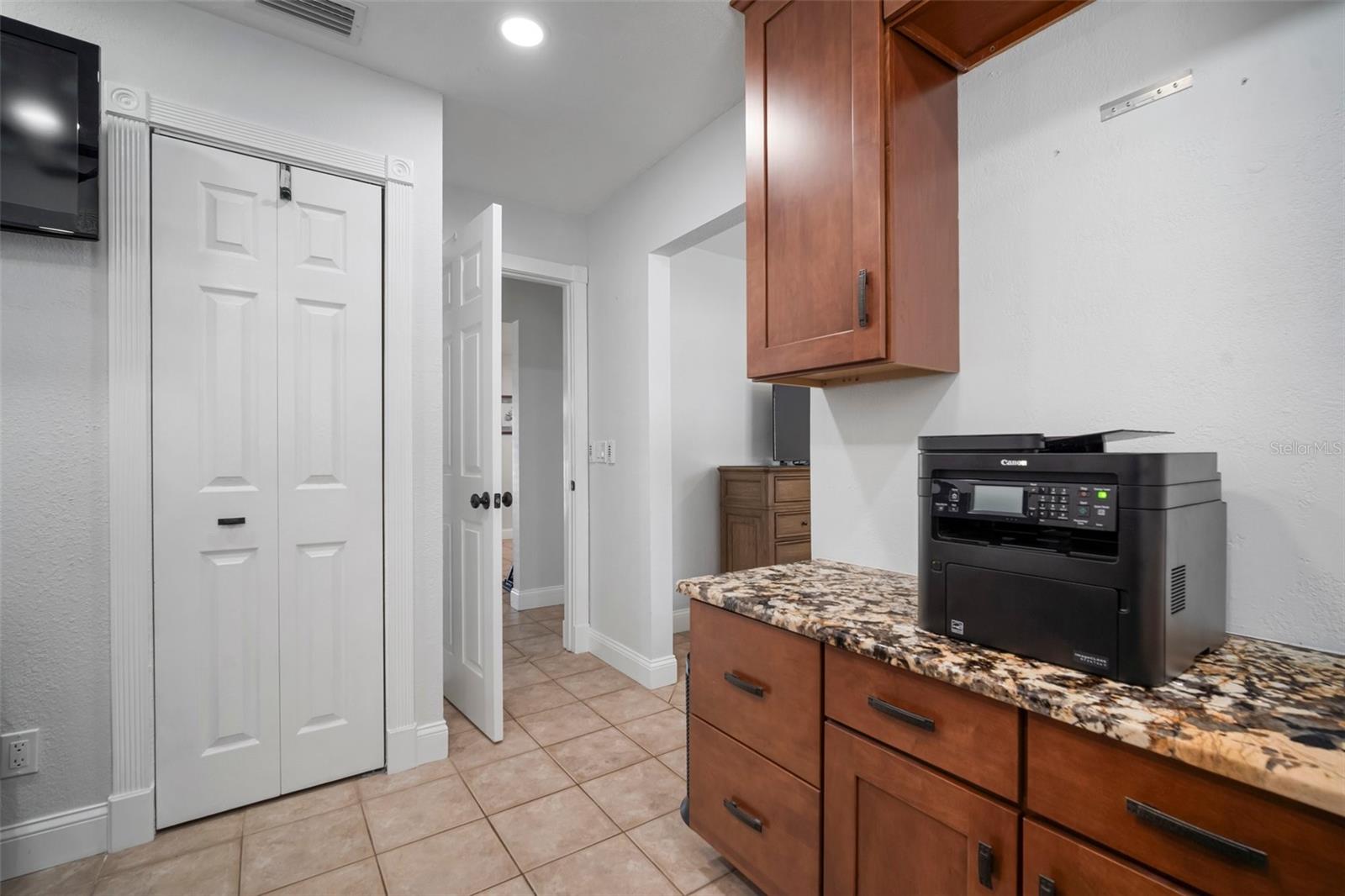 6351 S LANSDALE CIR, TAMPA, FL, 33616