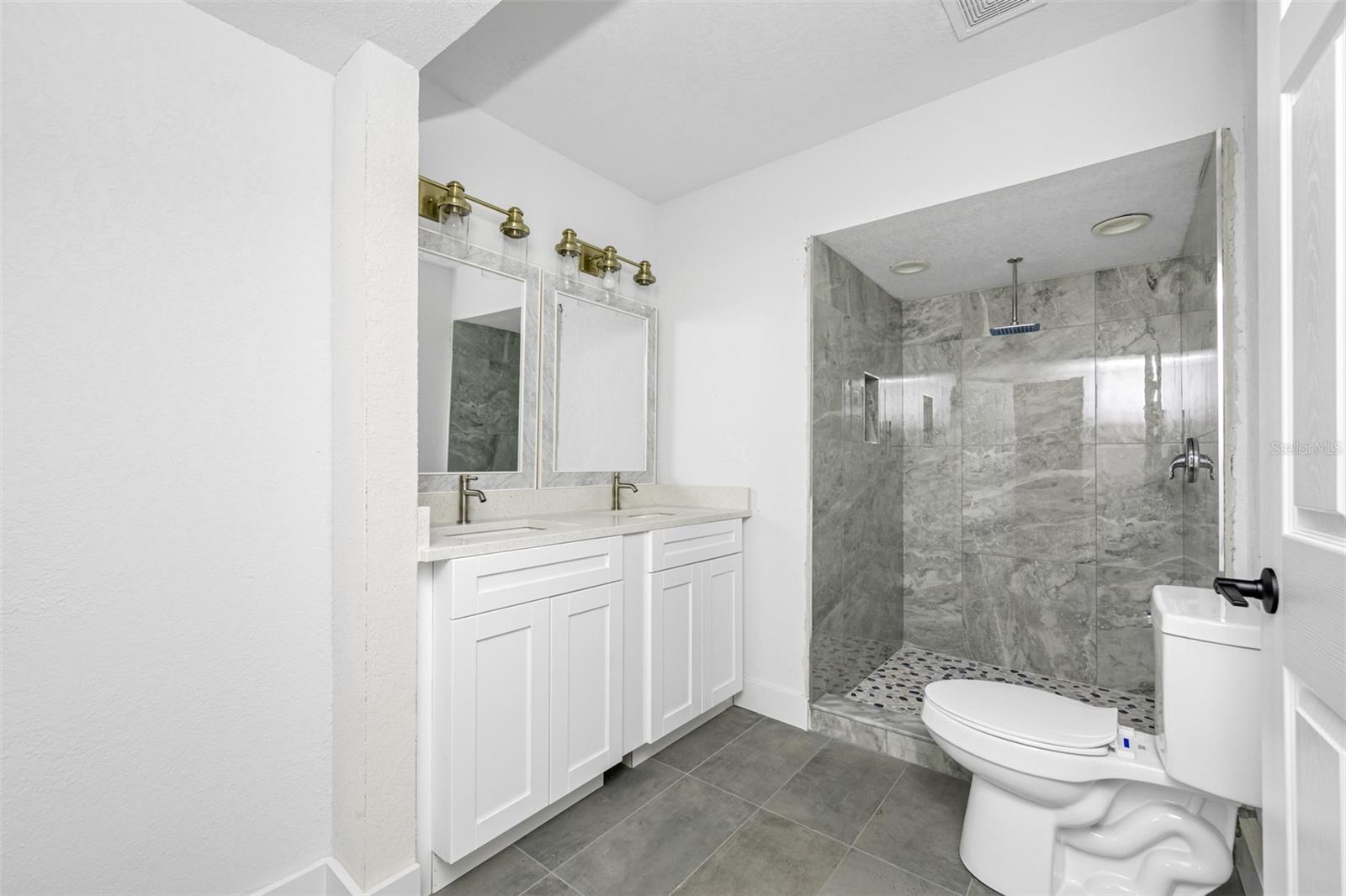4901 W BARTLETT, TAMPA, FL, 33603