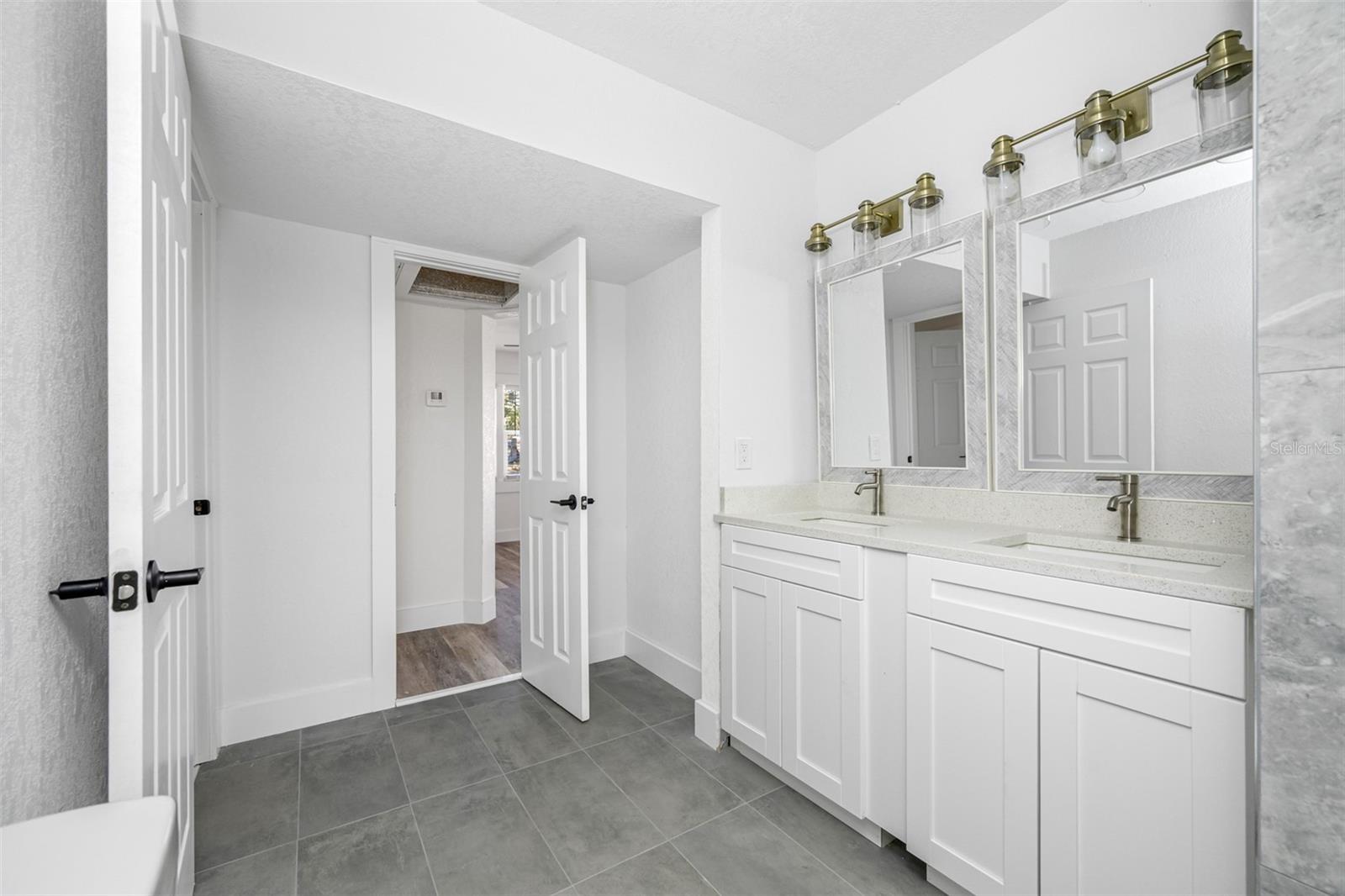 4901 W BARTLETT, TAMPA, FL, 33603