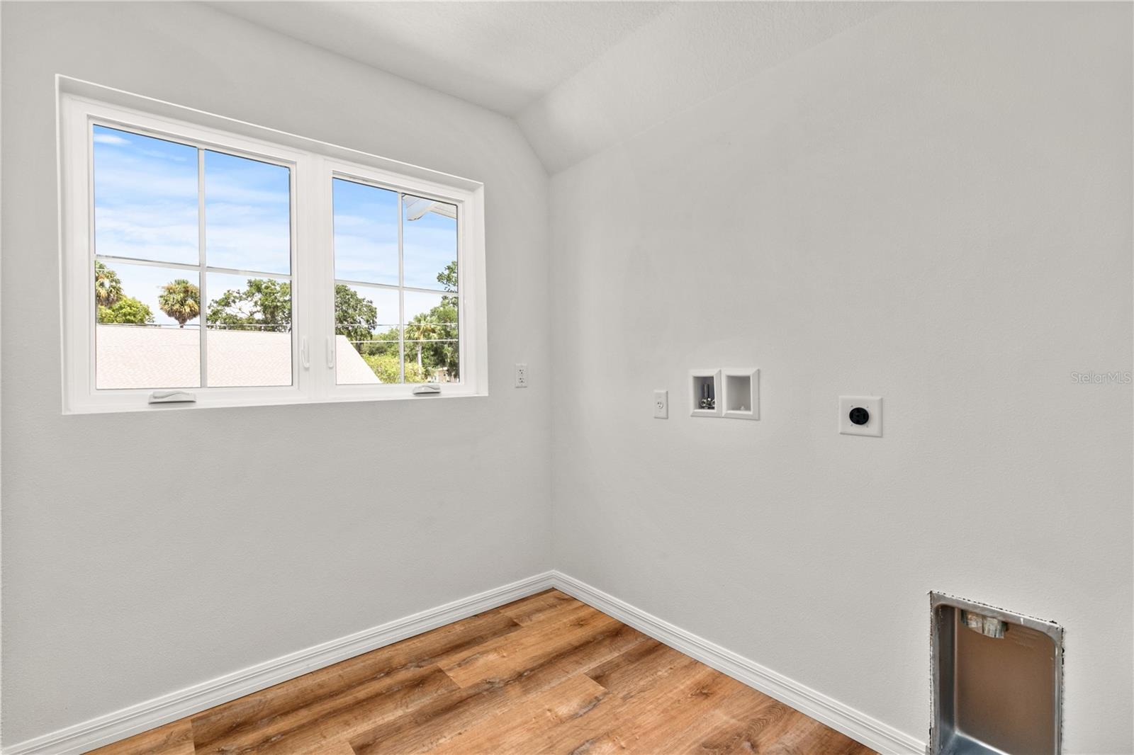 650 E LIBERTY AVE, MOUNT DORA, FL, 32757