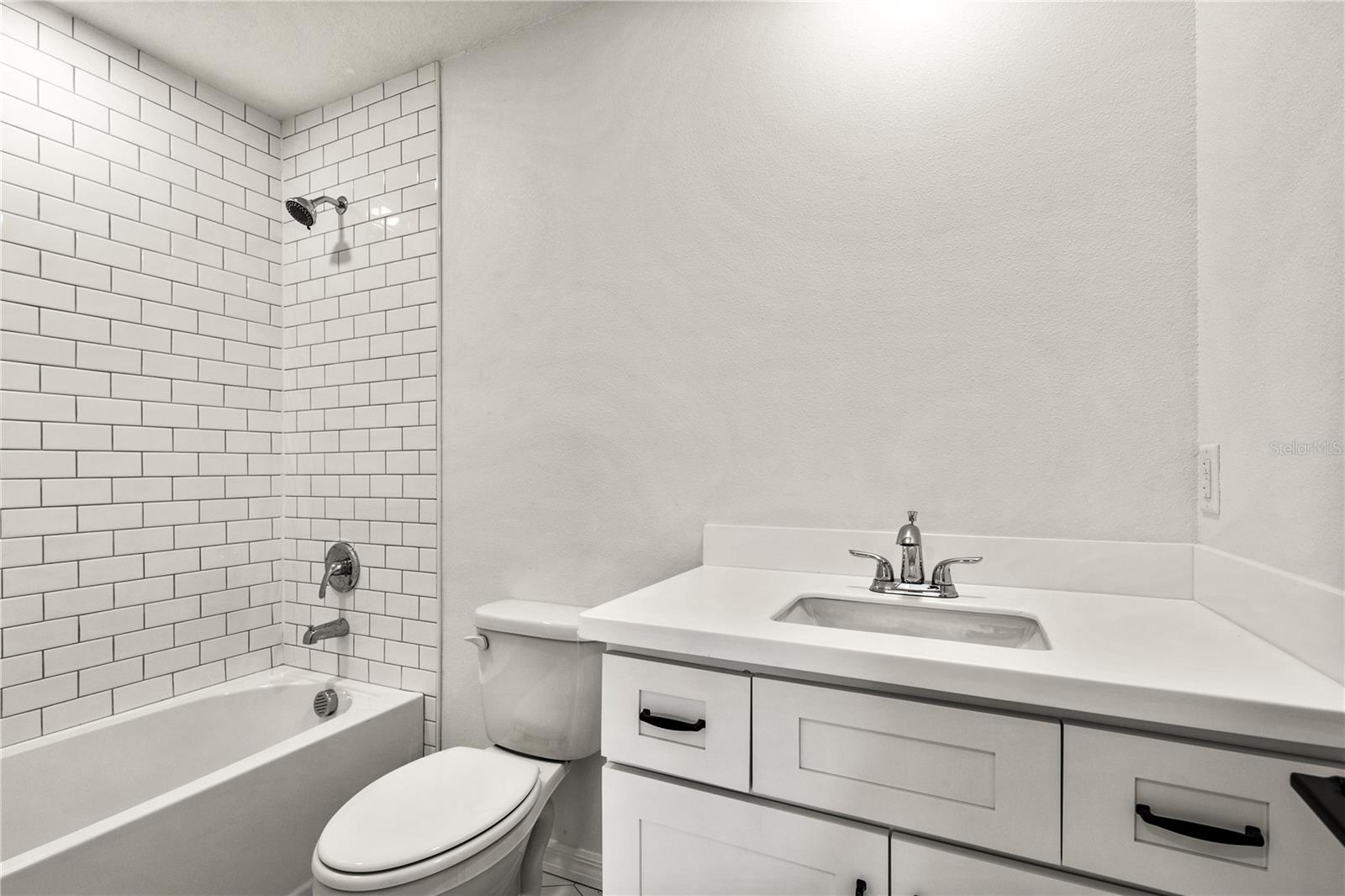 650 E LIBERTY AVE, MOUNT DORA, FL, 32757