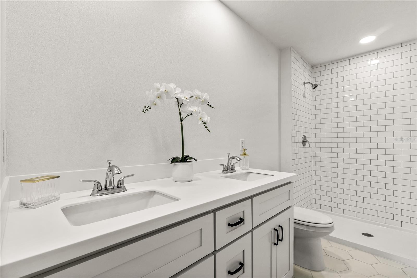 650 E LIBERTY AVE, MOUNT DORA, FL, 32757