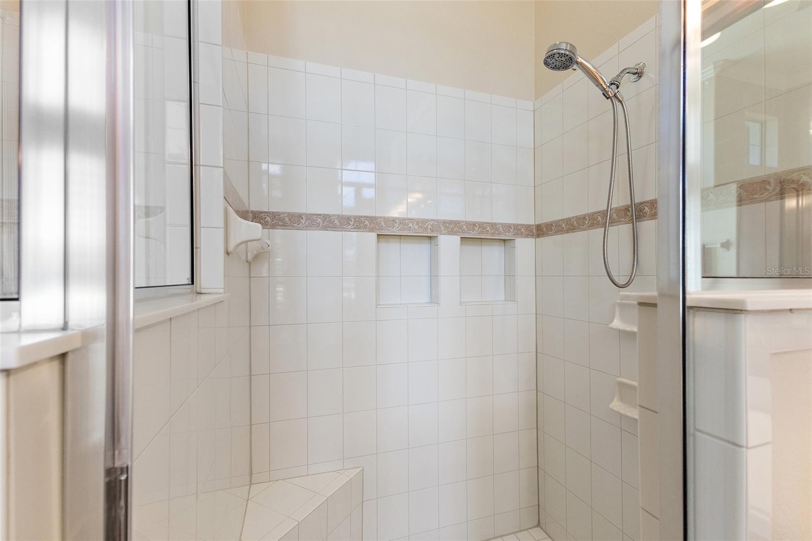 8809 BEACON HILL AVENUE, MOUNT DORA, FL, 32757
