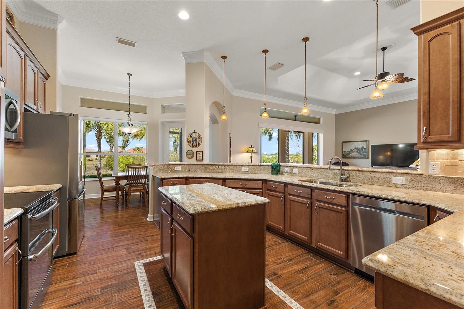 8809 BEACON HILL AVENUE, MOUNT DORA, FL, 32757