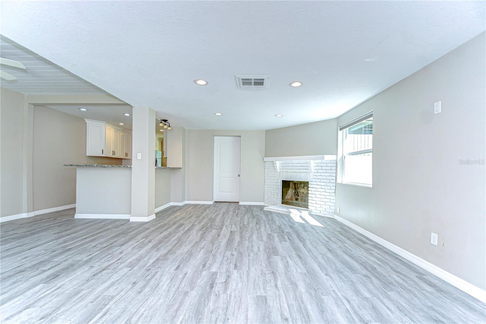 804 SHORE DR W, OLDSMAR, FL, 34677