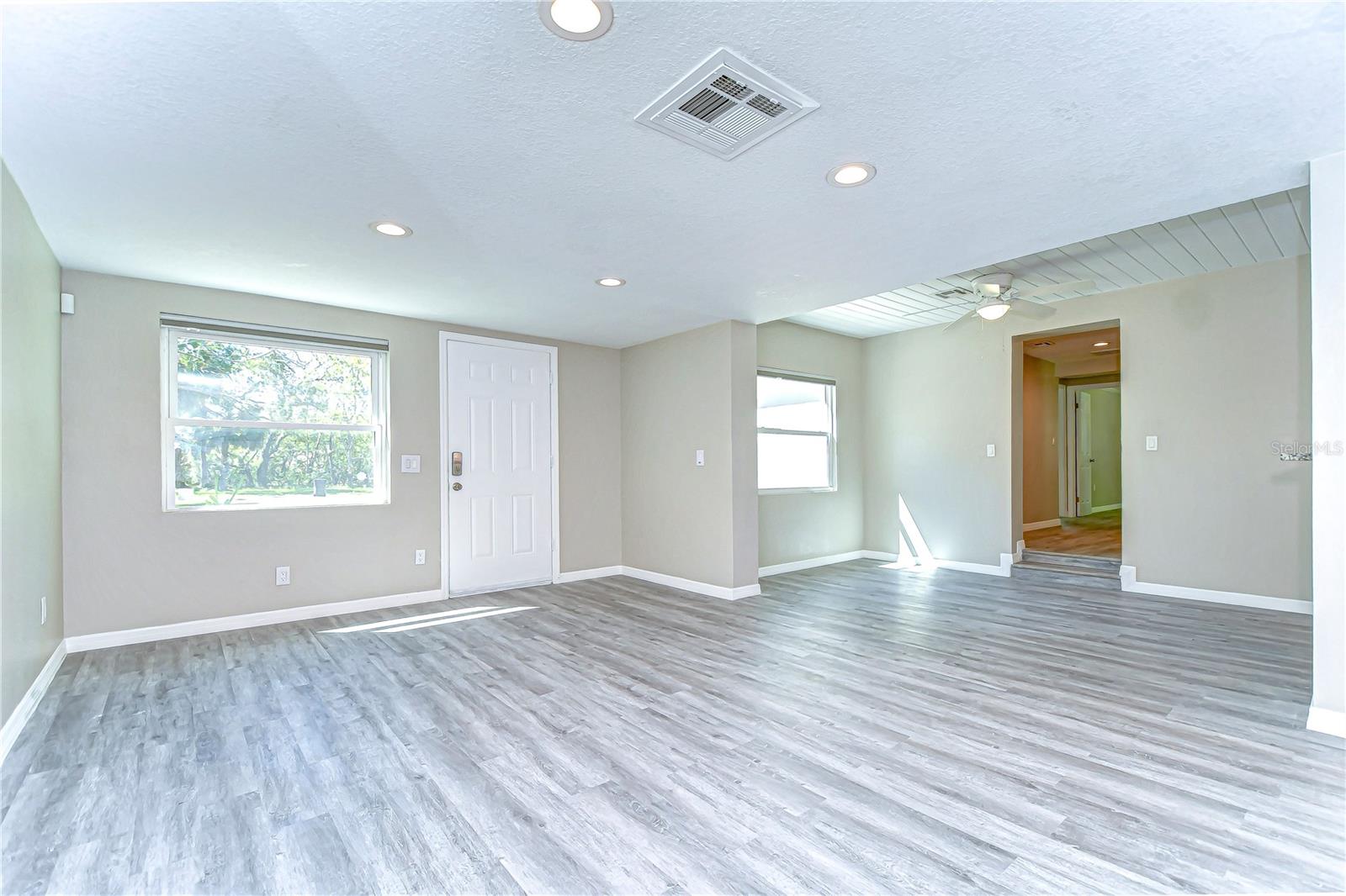 804 SHORE DR W, OLDSMAR, FL, 34677