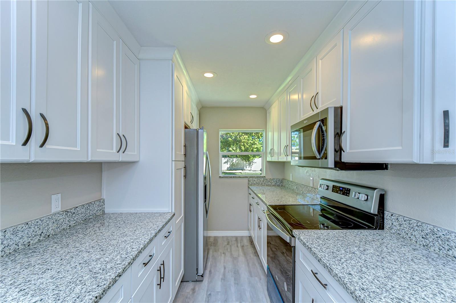 804 SHORE DR W, OLDSMAR, FL, 34677