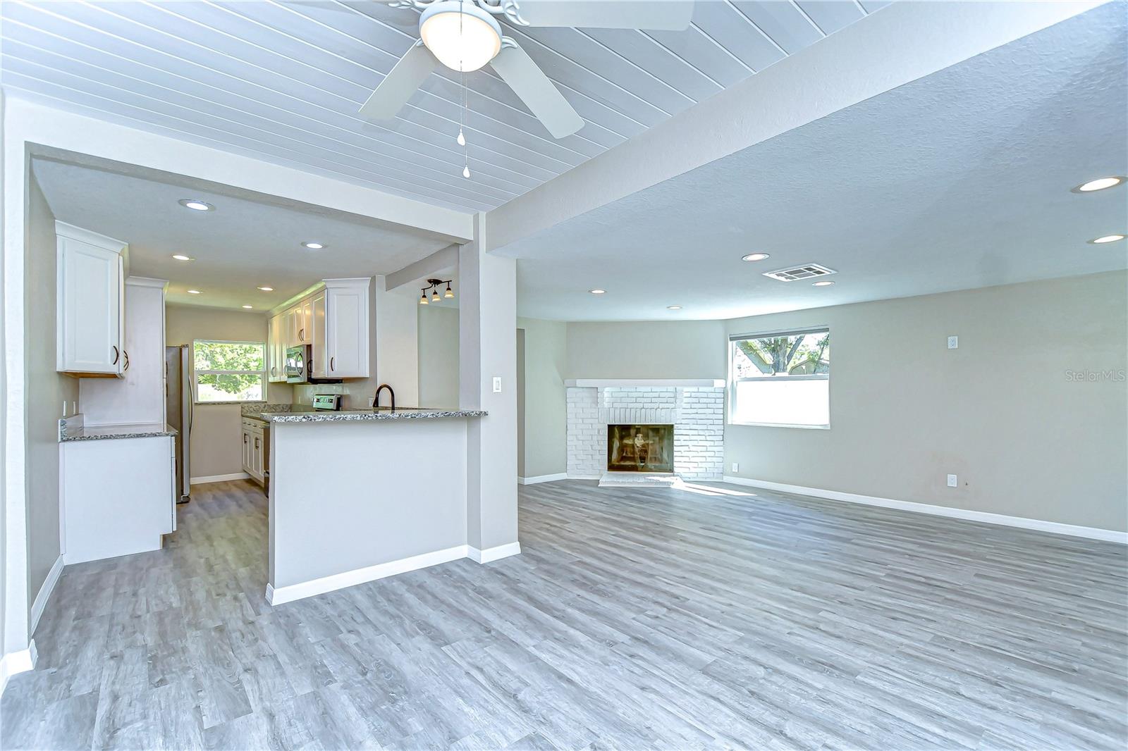 804 SHORE DR W, OLDSMAR, FL, 34677