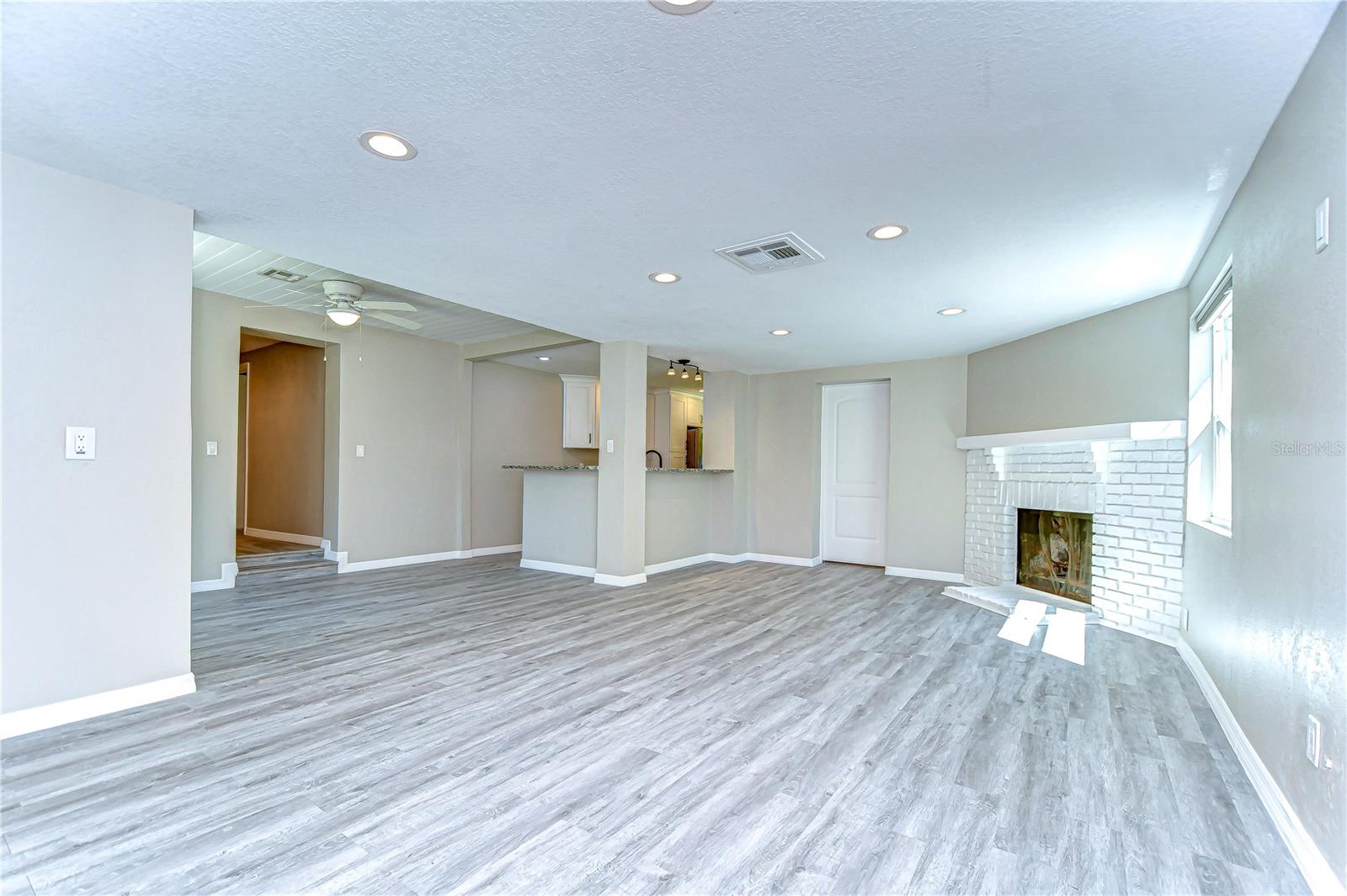 804 SHORE DR W, OLDSMAR, FL, 34677
