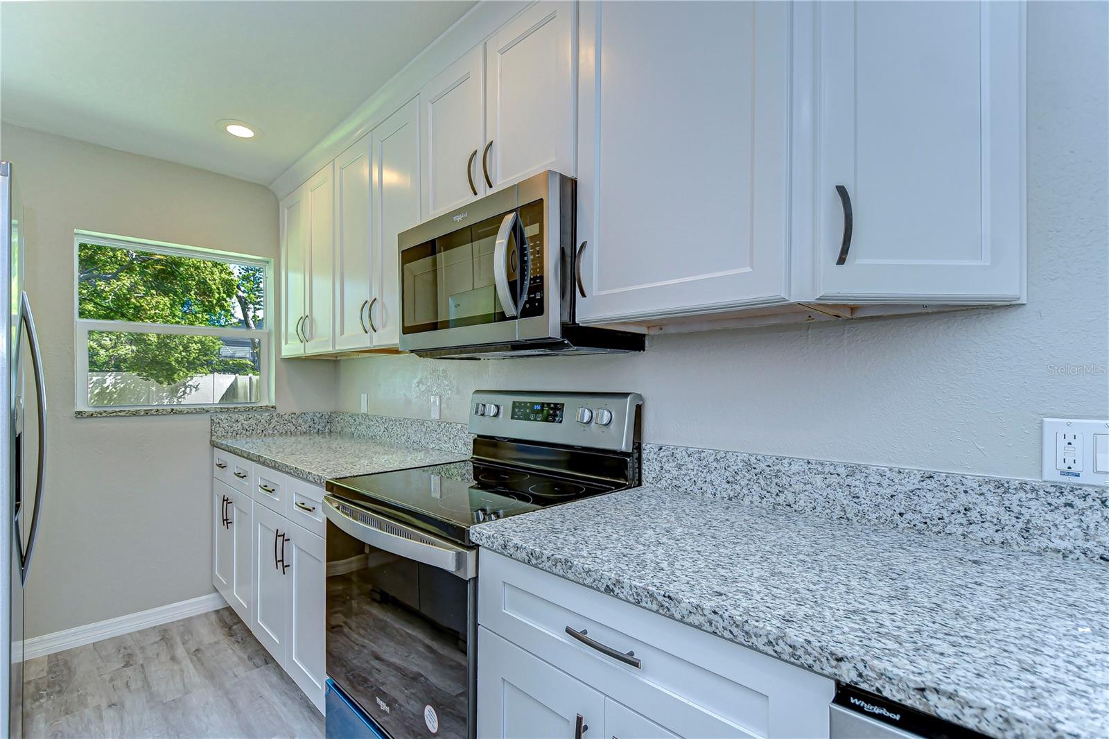 804 SHORE DR W, OLDSMAR, FL, 34677