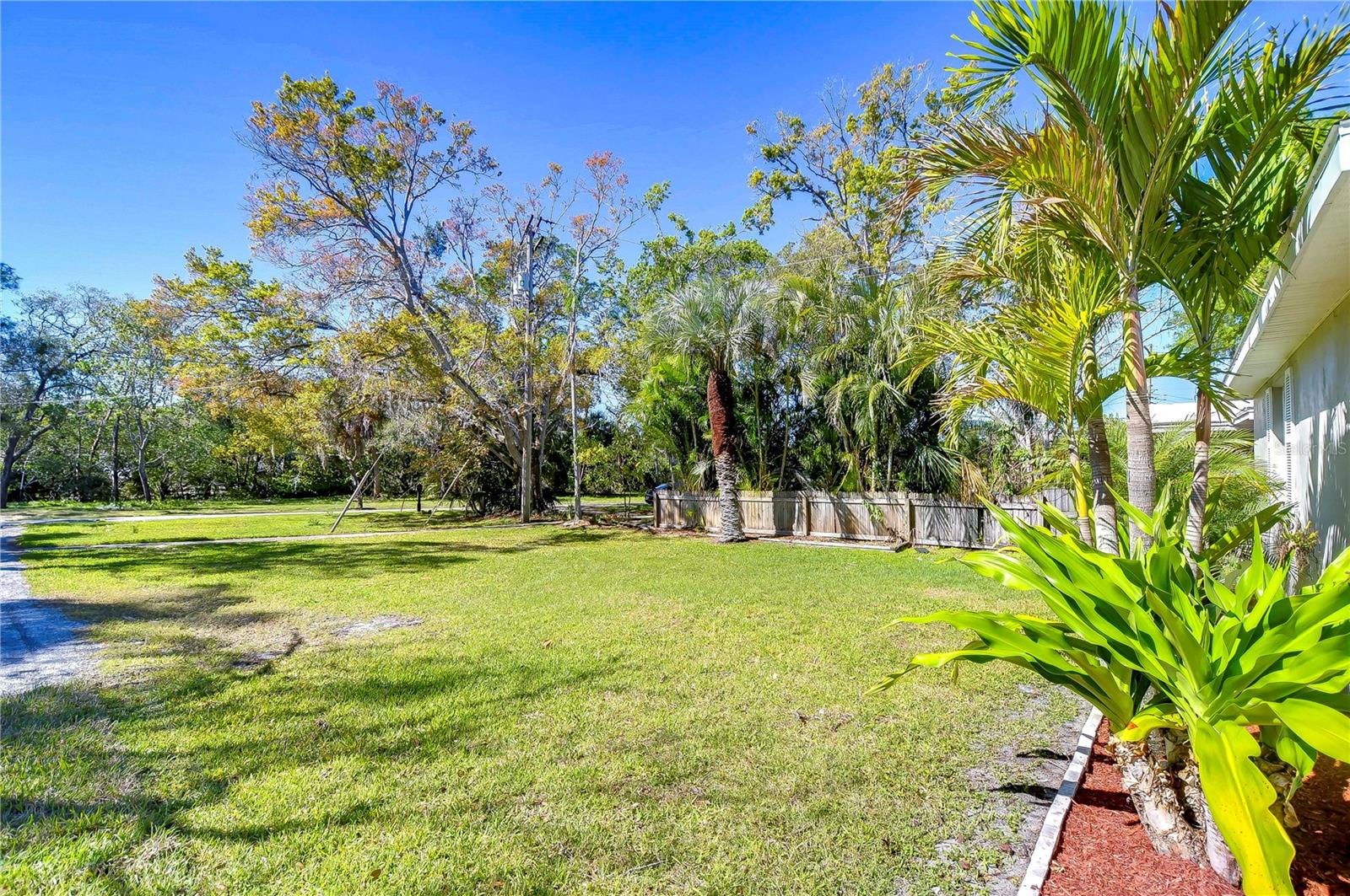 804 SHORE DR W, OLDSMAR, FL, 34677