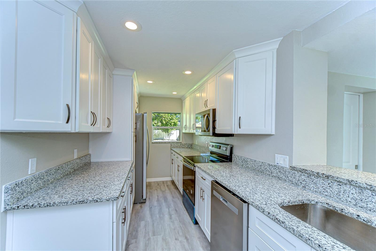 804 SHORE DR W, OLDSMAR, FL, 34677