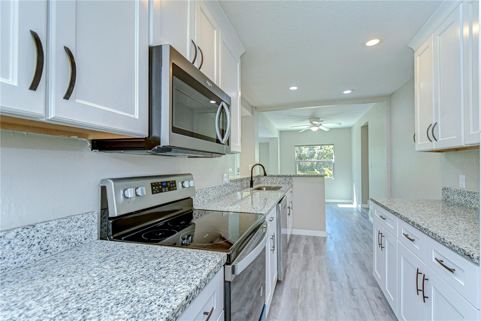 804 SHORE DR W, OLDSMAR, FL, 34677