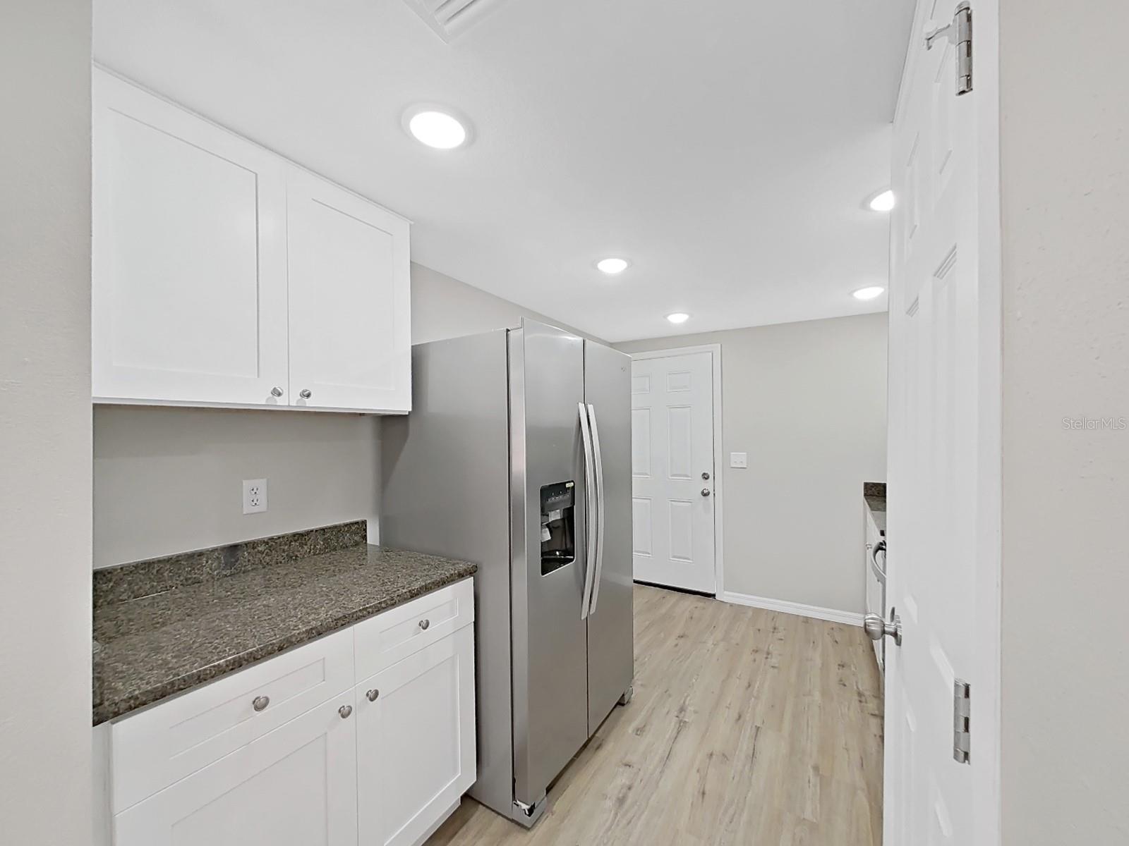 10404 HERSHEY RD #B, THONOTOSASSA, FL, 33592