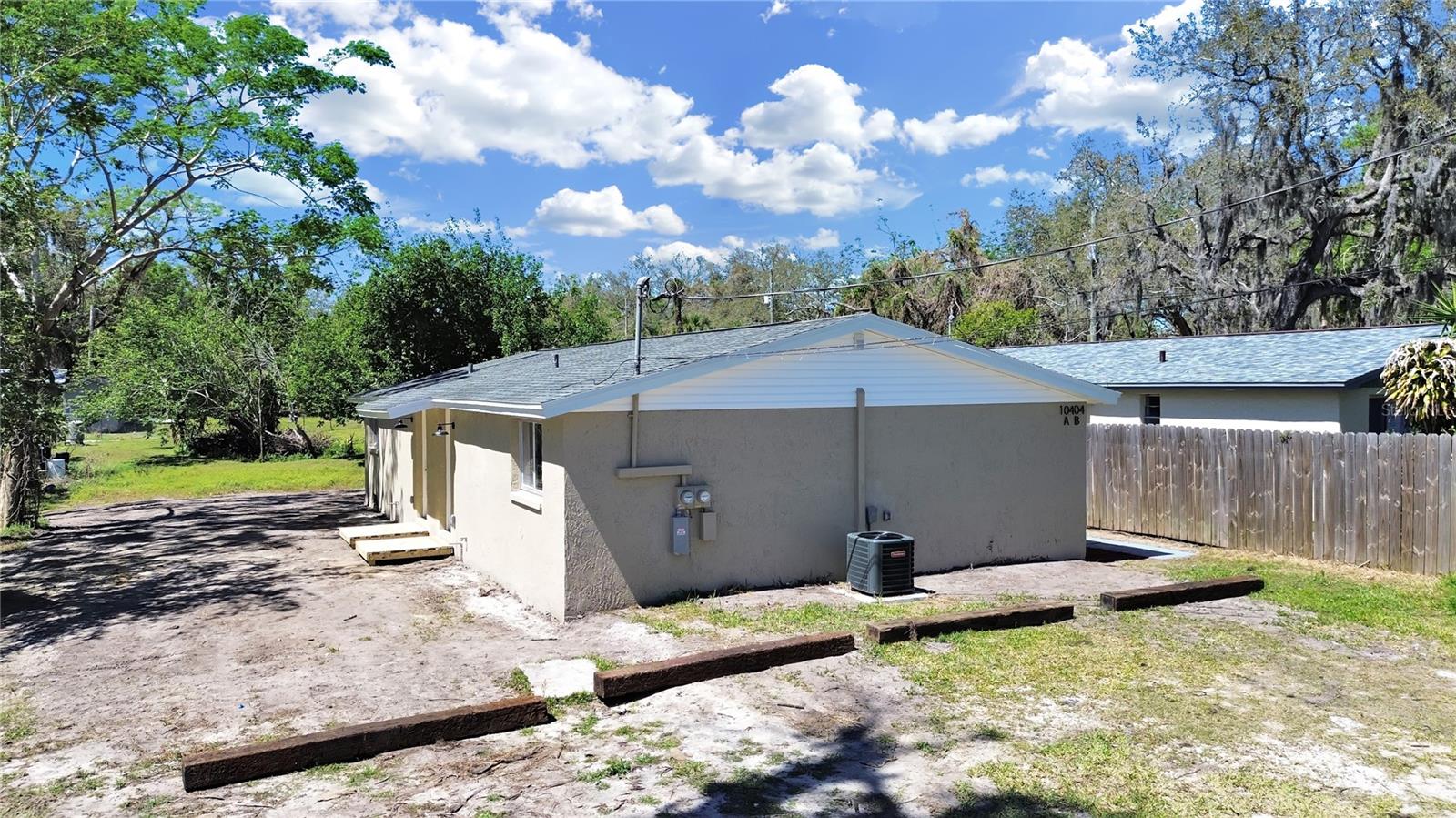 10404 HERSHEY RD #B, THONOTOSASSA, FL, 33592