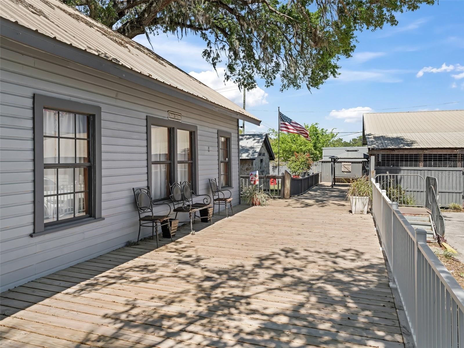 100 S COMMERCIAL ST, COLEMAN, FL, 33521