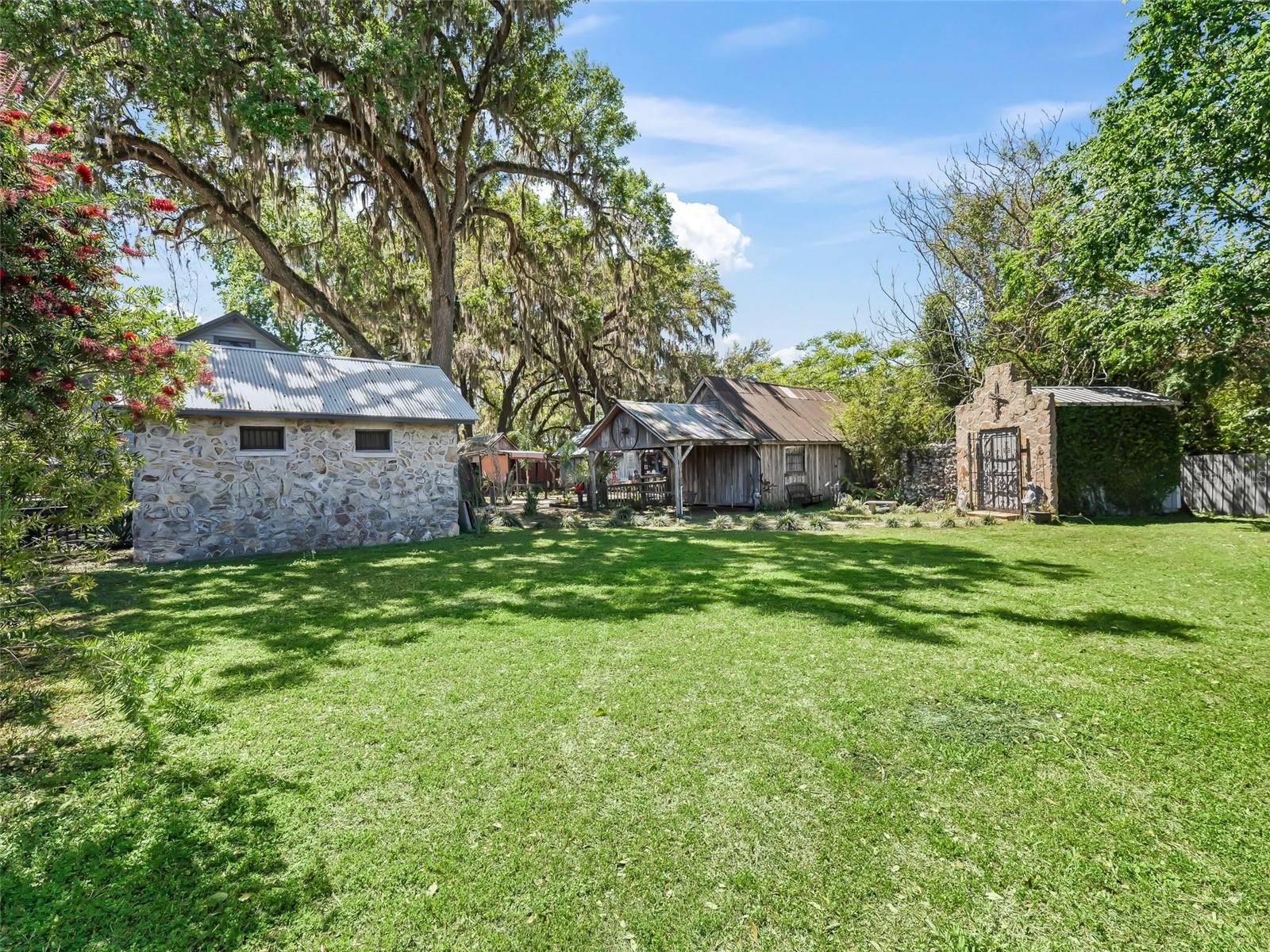 100 S COMMERCIAL ST, COLEMAN, FL, 33521