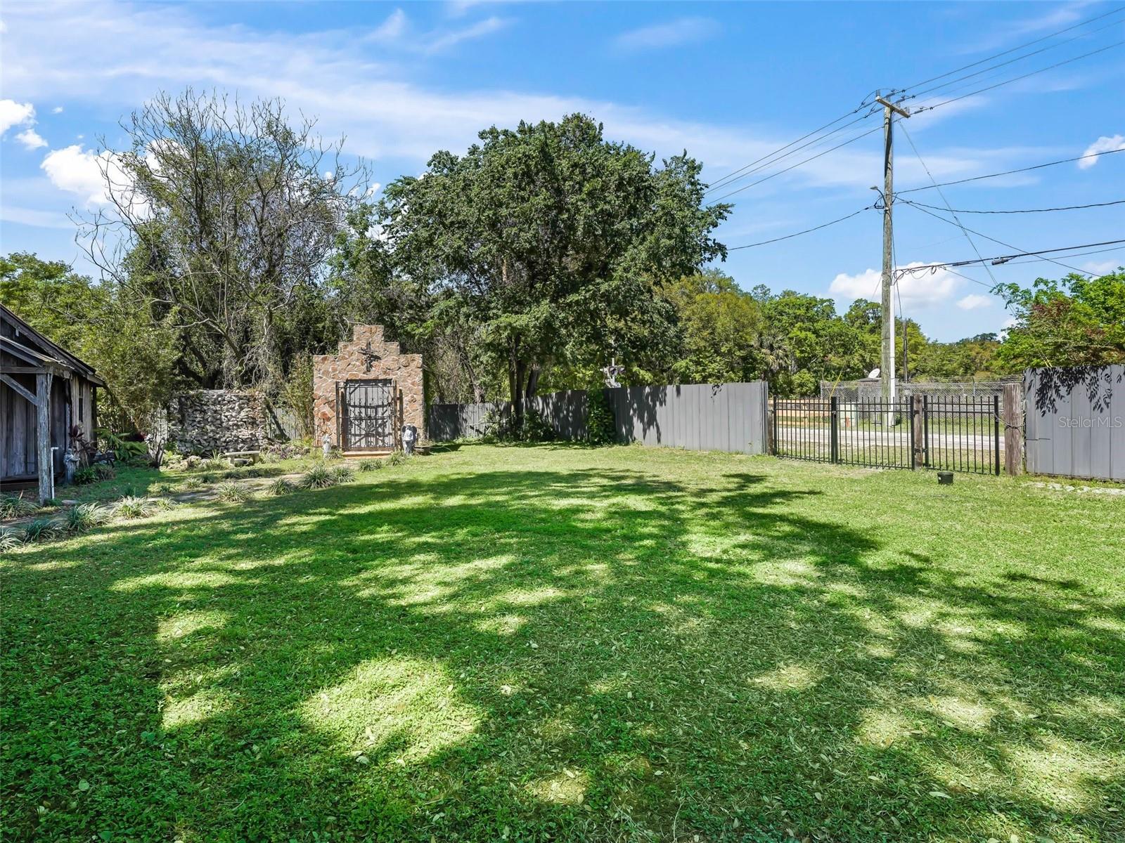 100 S COMMERCIAL ST, COLEMAN, FL, 33521