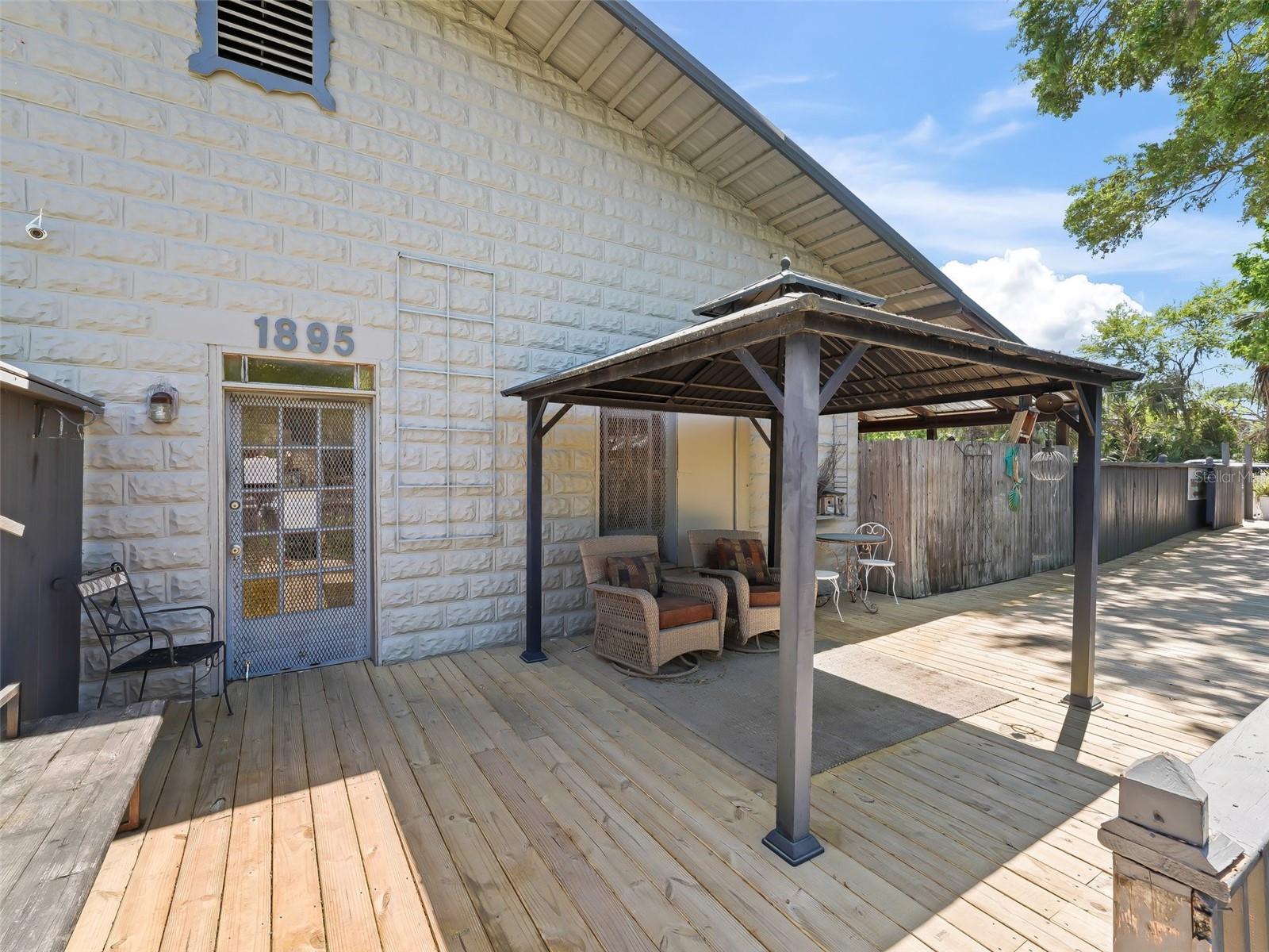 100 S COMMERCIAL ST, COLEMAN, FL, 33521