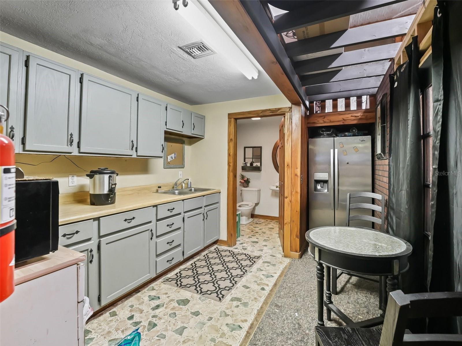 100 S COMMERCIAL ST, COLEMAN, FL, 33521