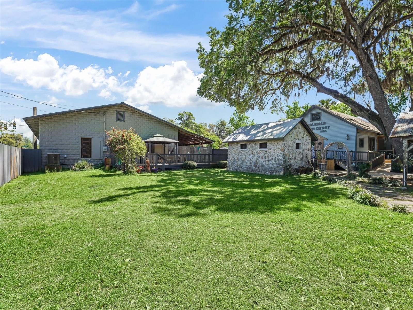 100 S COMMERCIAL ST, COLEMAN, FL, 33521