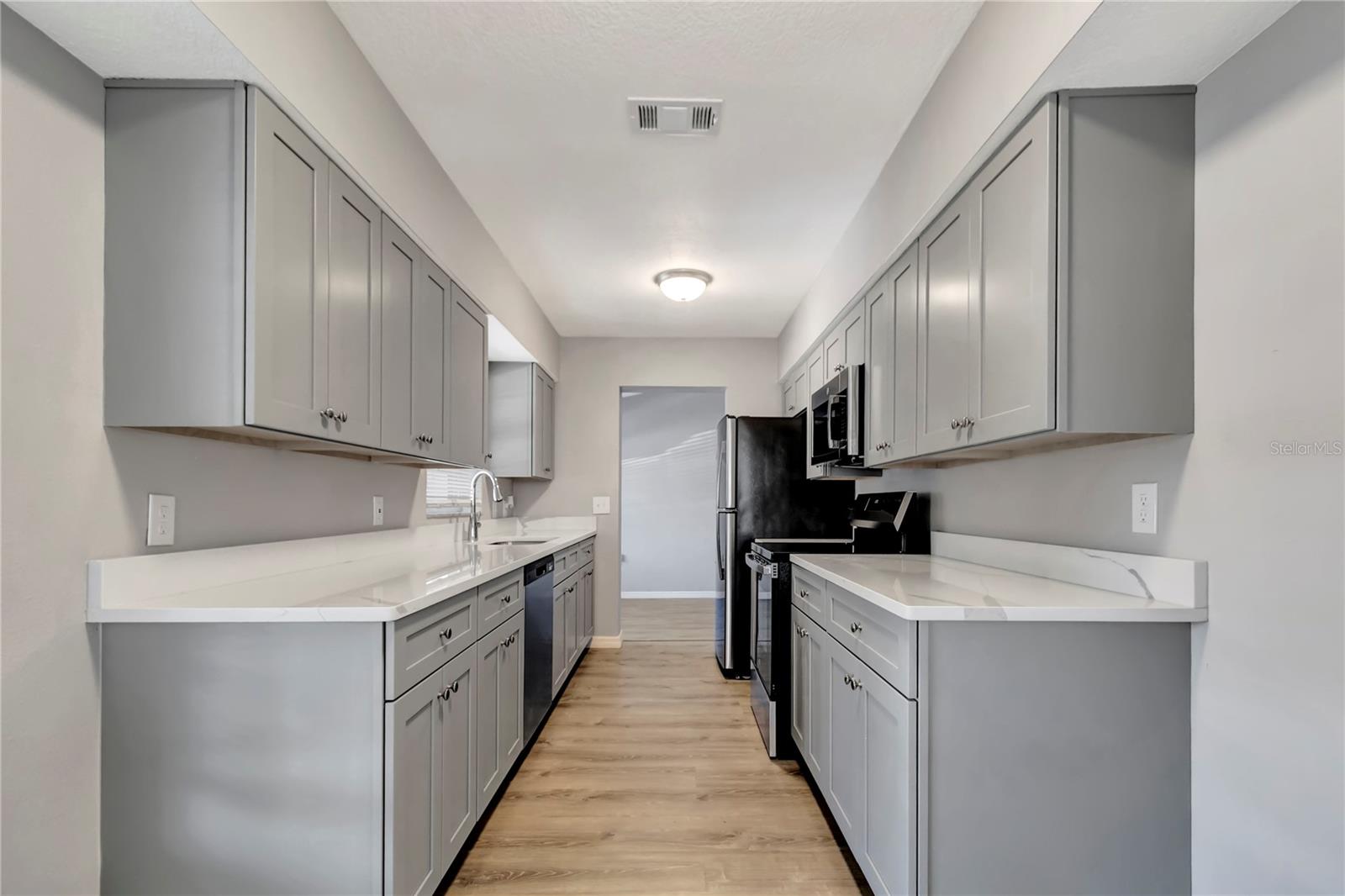 7101 KINGSTON DR, TAMPA, FL, 33619