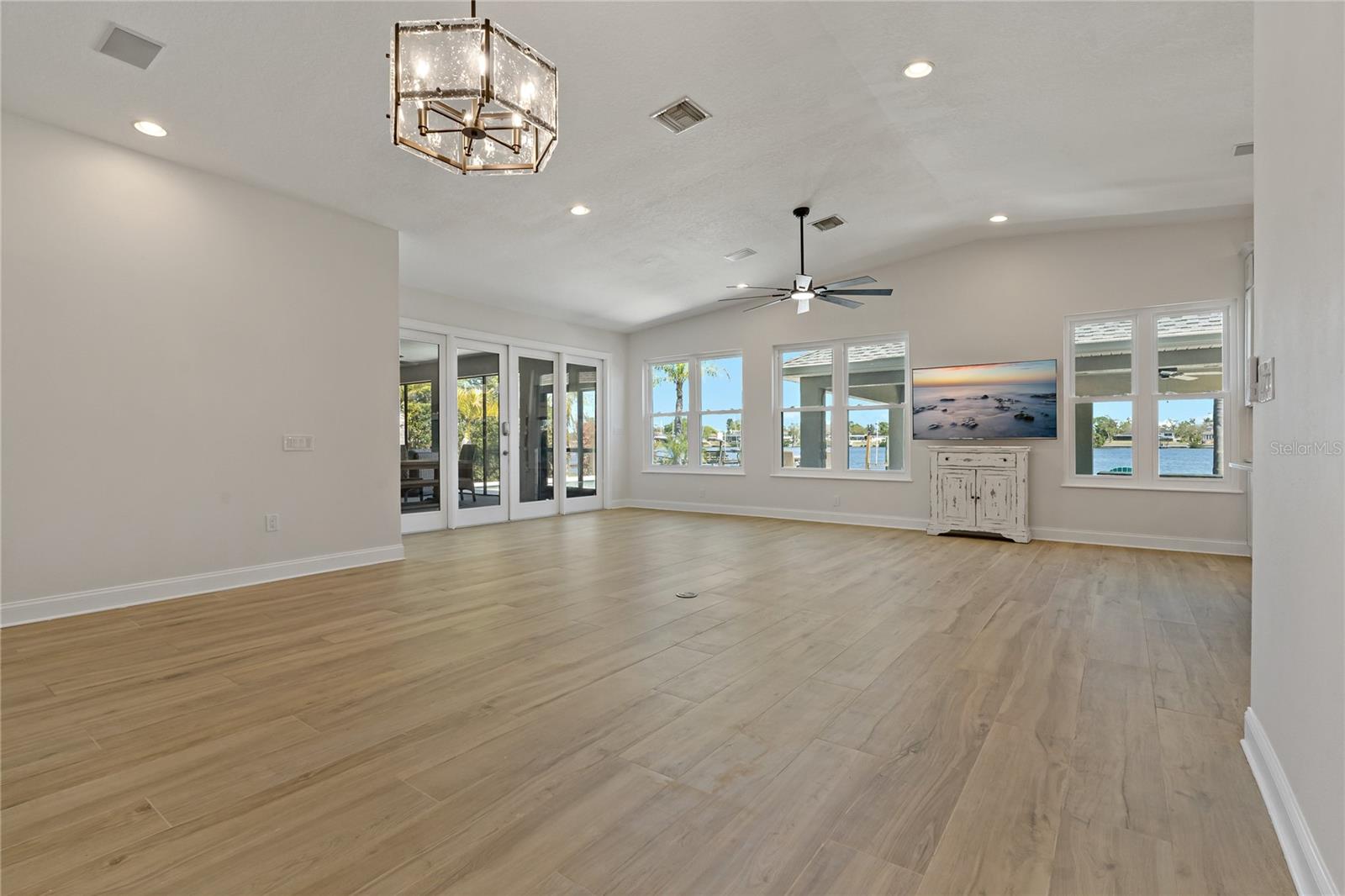 714 BAYSHORE DR, TARPON SPRINGS, FL, 34689
