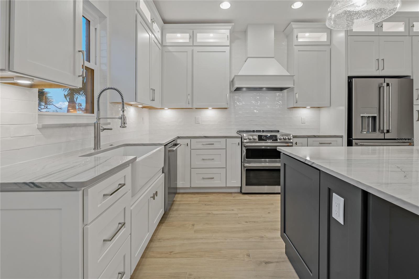 714 BAYSHORE DR, TARPON SPRINGS, FL, 34689