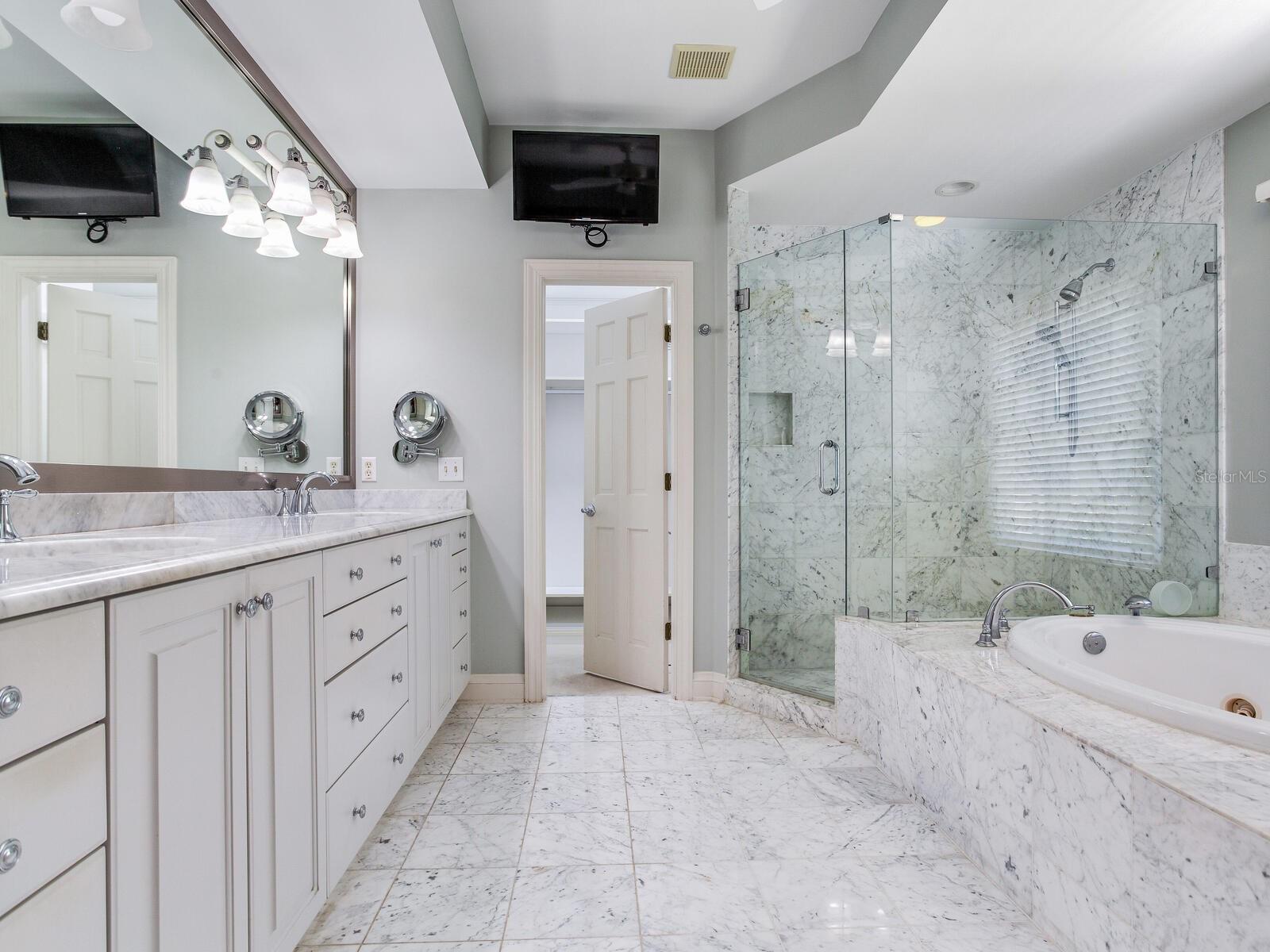2927 W BAYSHORE CT, TAMPA, FL, 33611