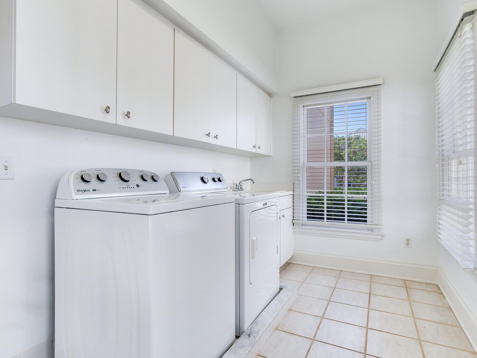 2927 W BAYSHORE CT, TAMPA, FL, 33611