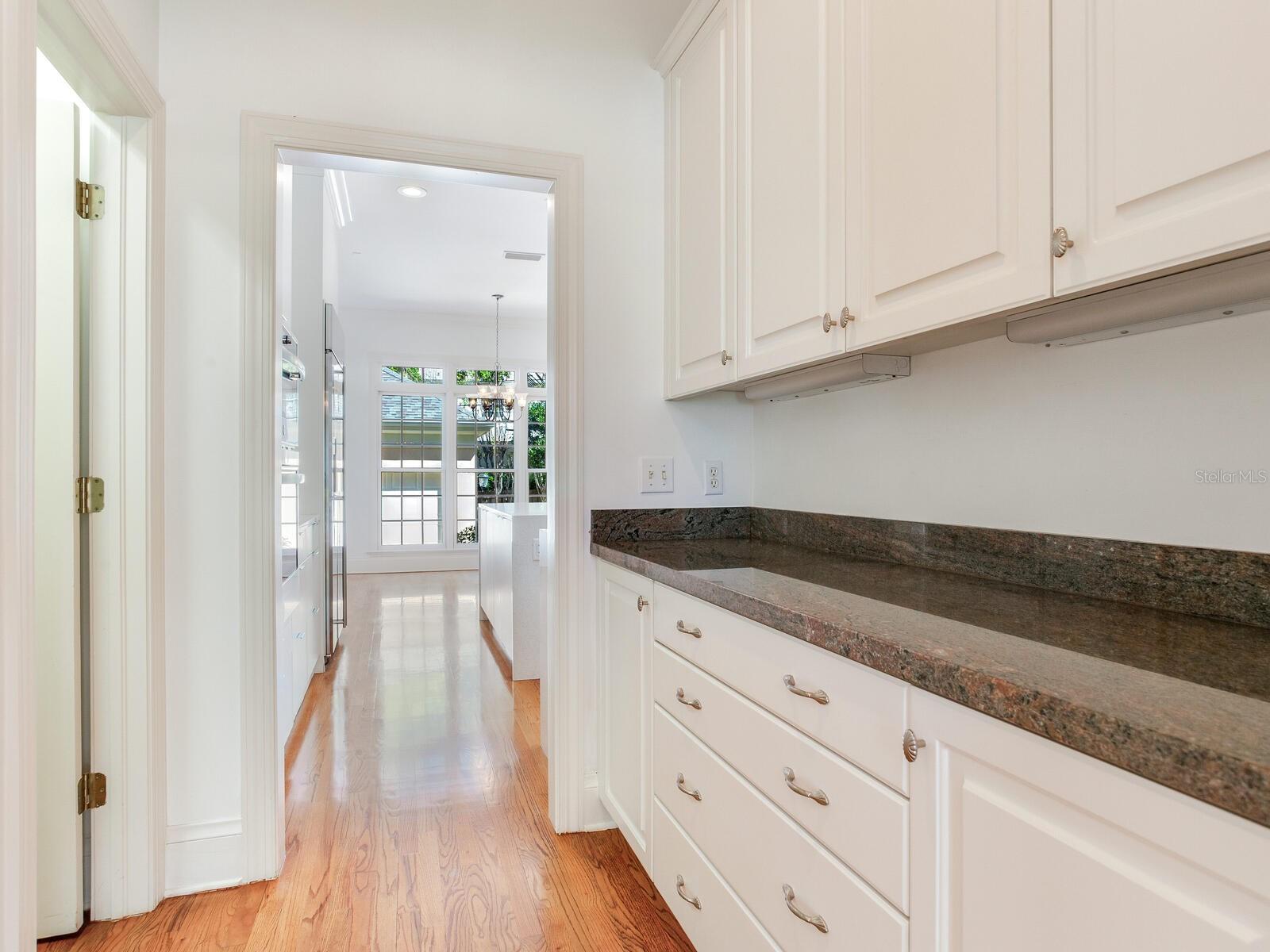 2927 W BAYSHORE CT, TAMPA, FL, 33611