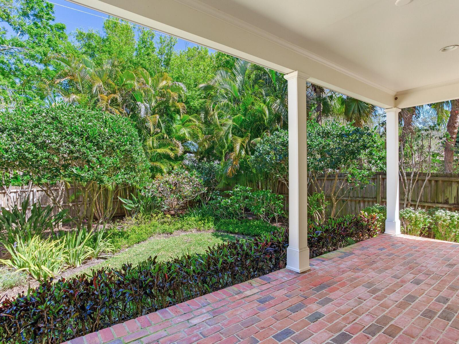 2927 W BAYSHORE CT, TAMPA, FL, 33611