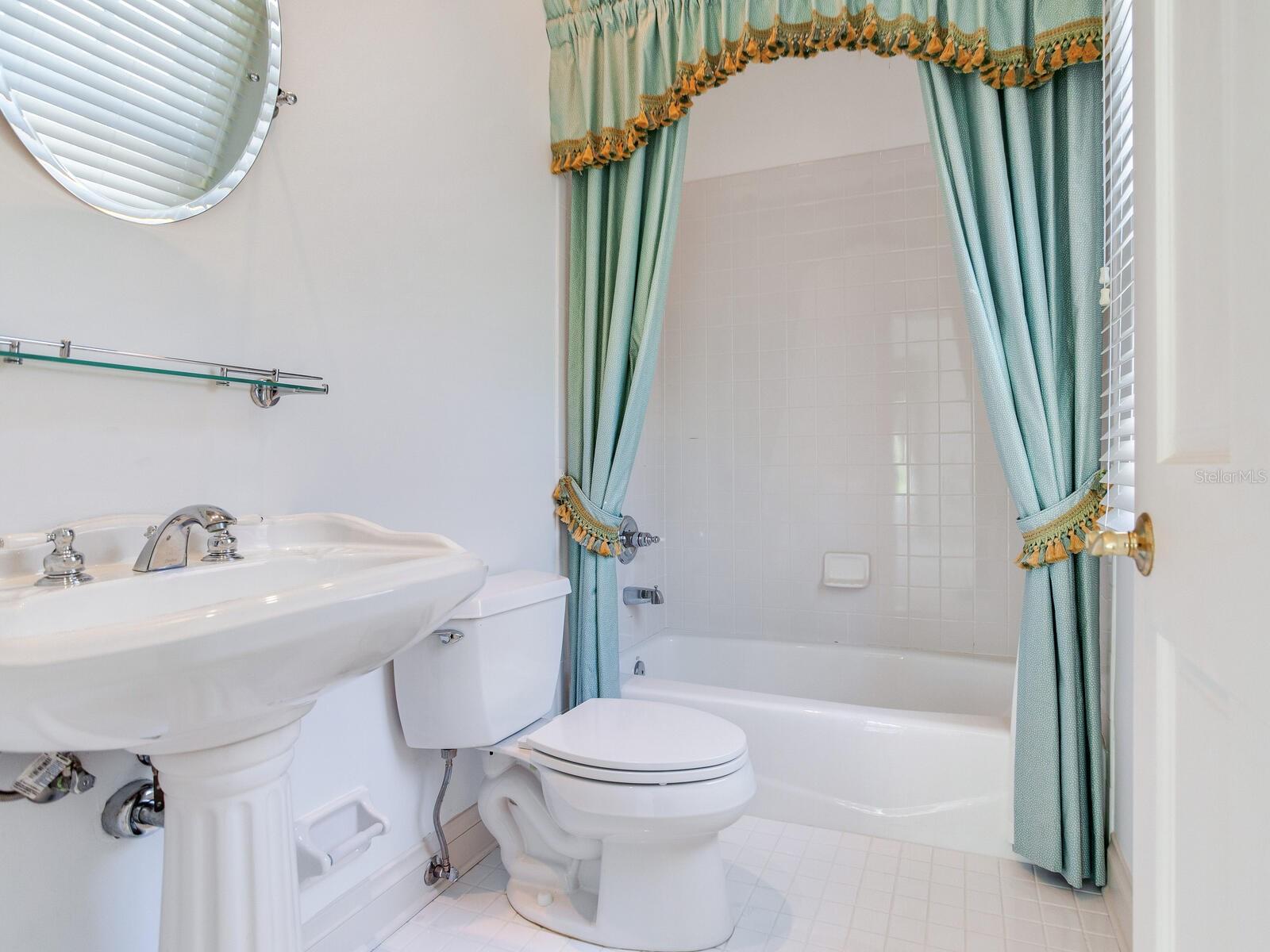 2927 W BAYSHORE CT, TAMPA, FL, 33611