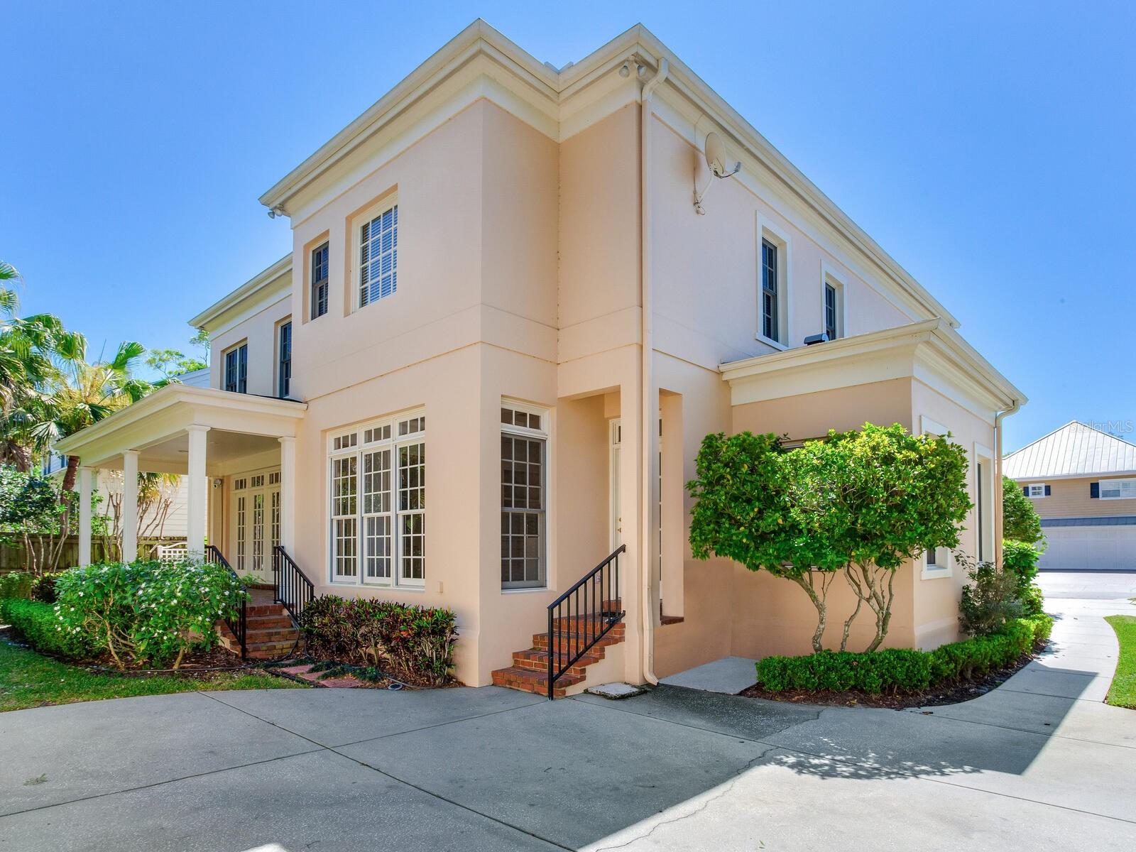 2927 W BAYSHORE CT, TAMPA, FL, 33611