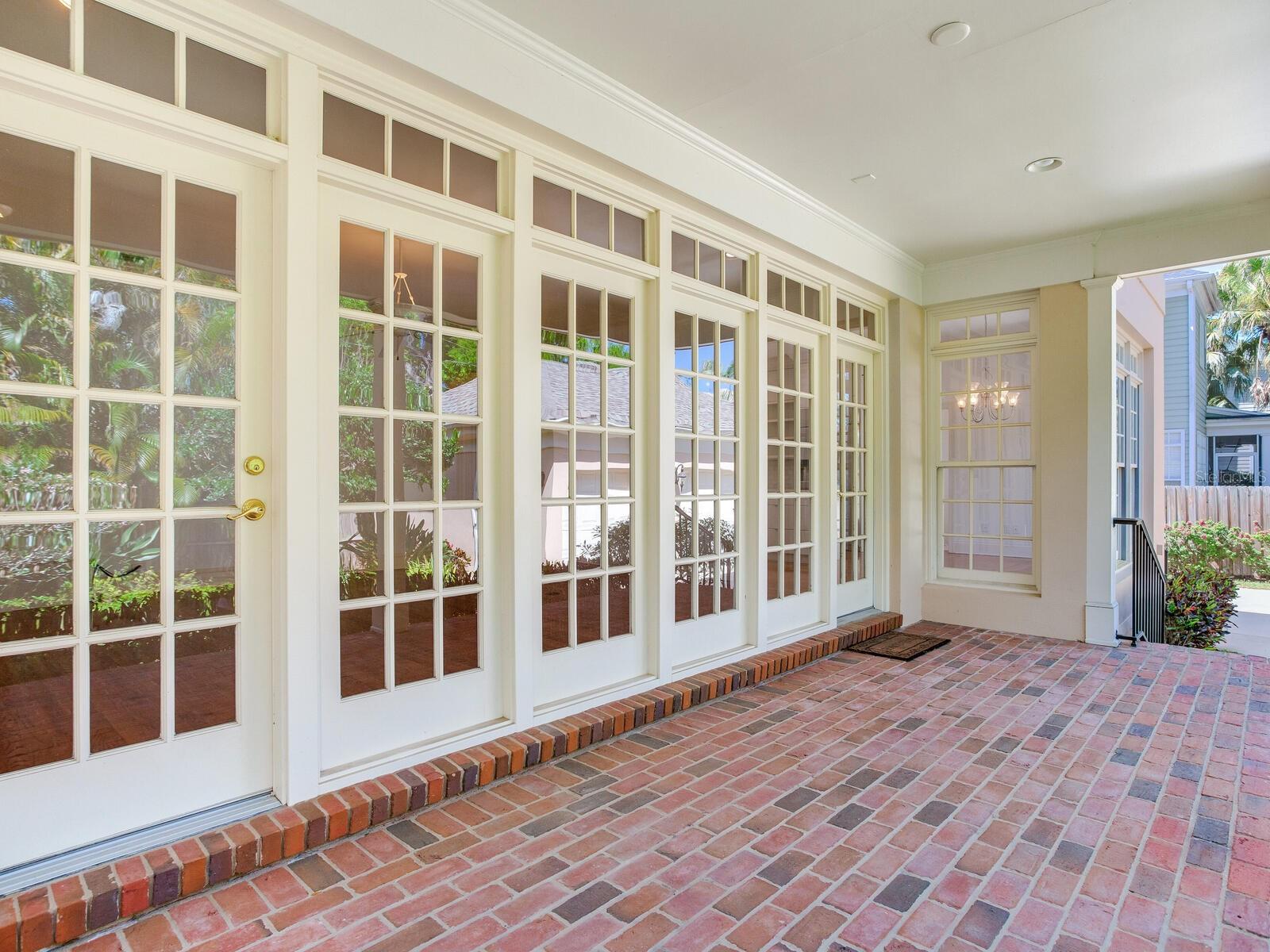 2927 W BAYSHORE CT, TAMPA, FL, 33611