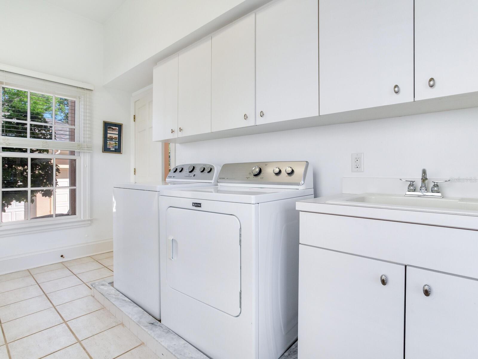 2927 W BAYSHORE CT, TAMPA, FL, 33611