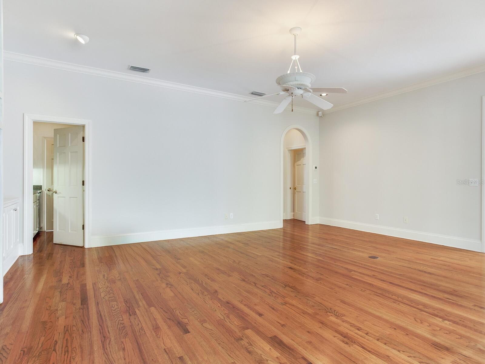 2927 W BAYSHORE CT, TAMPA, FL, 33611