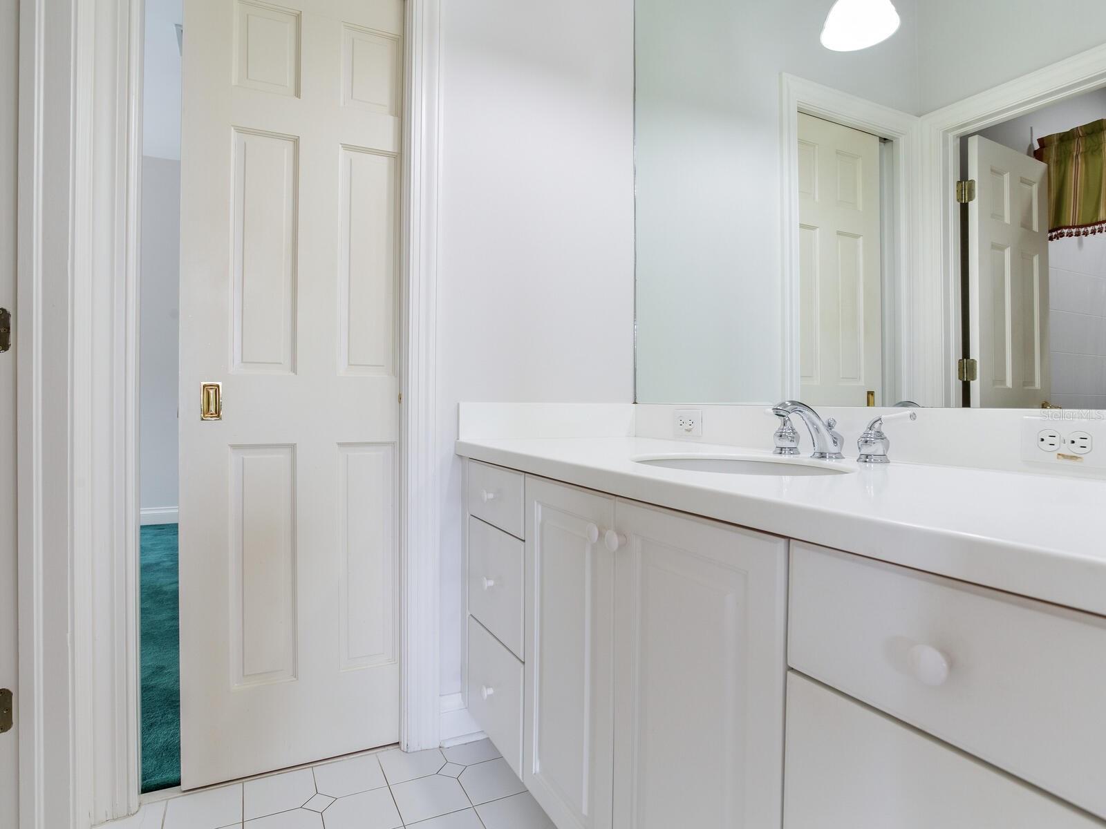 2927 W BAYSHORE CT, TAMPA, FL, 33611