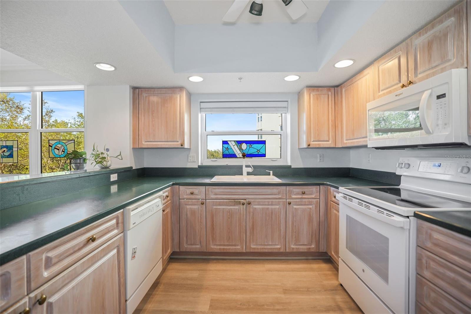6495 SHORELINE DR #8106, ST PETERSBURG, FL, 33708