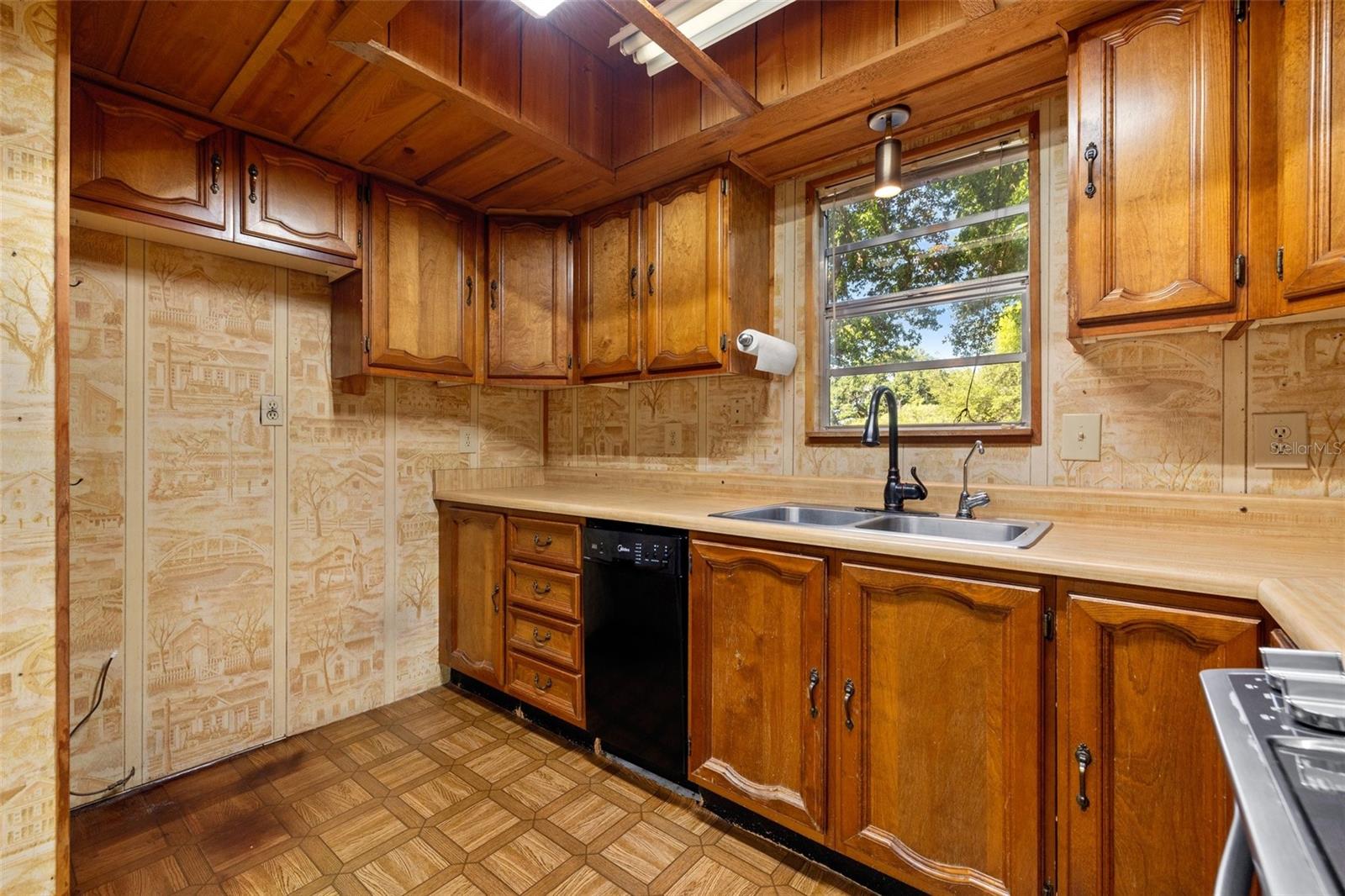 308 N SMOKEY MOUNTAIN RD, SEFFNER, FL, 33584