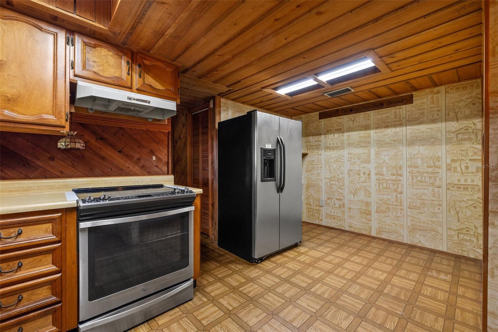 308 N SMOKEY MOUNTAIN RD, SEFFNER, FL, 33584