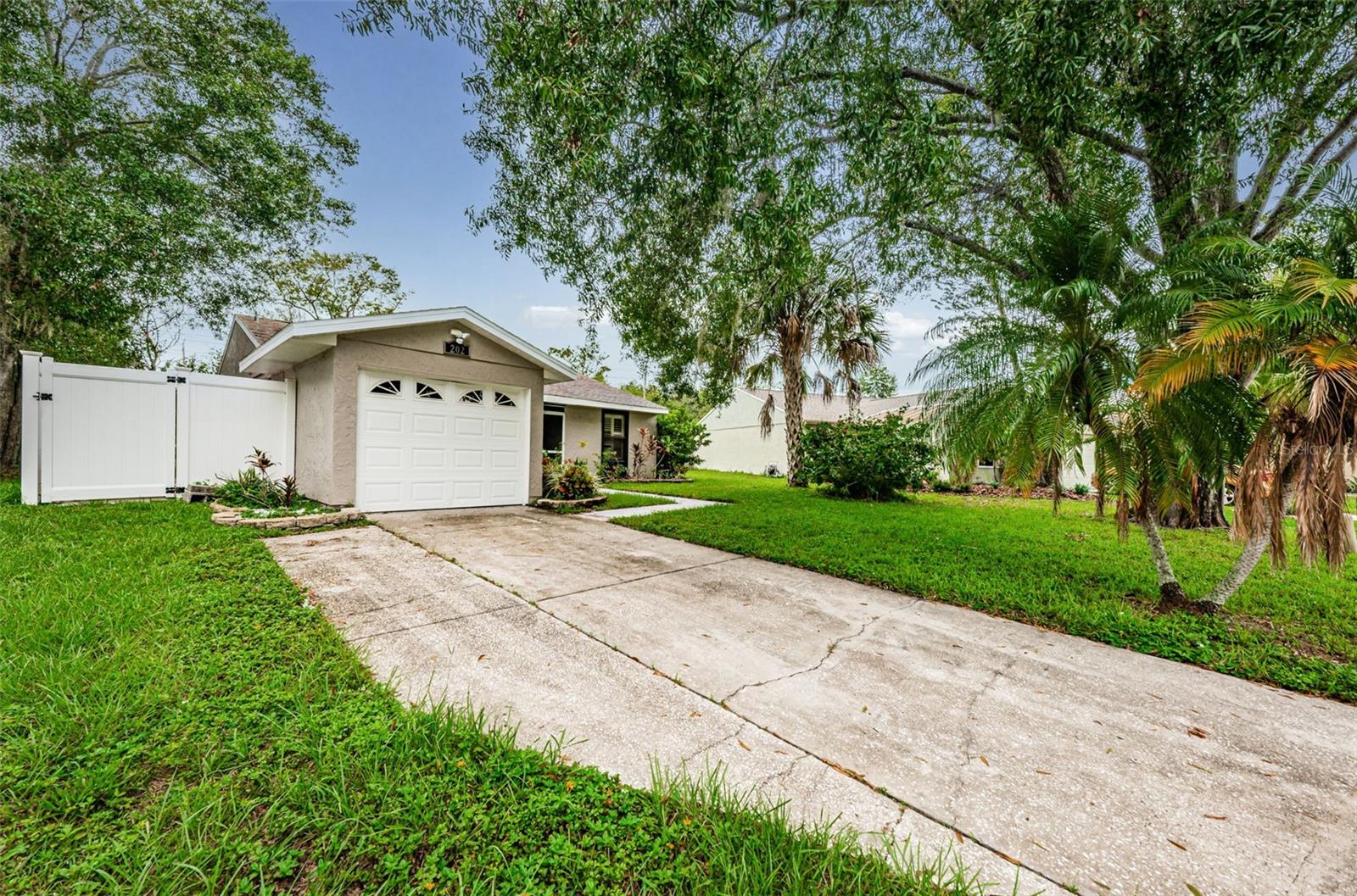 202 LAKE CHARLES CT, OLDSMAR, FL, 34677