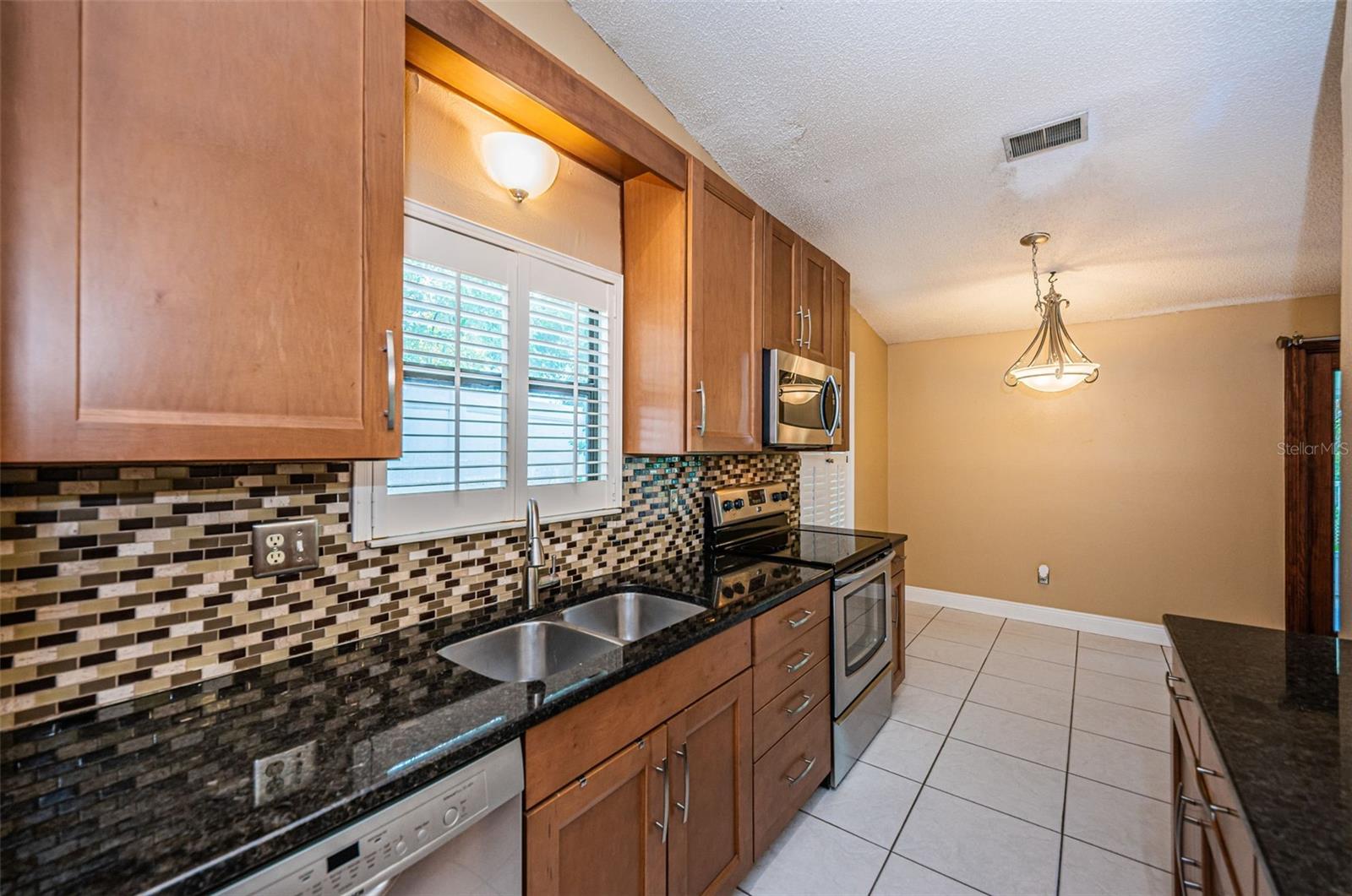 202 LAKE CHARLES CT, OLDSMAR, FL, 34677