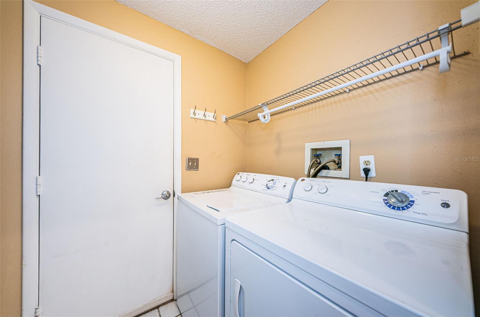 202 LAKE CHARLES CT, OLDSMAR, FL, 34677