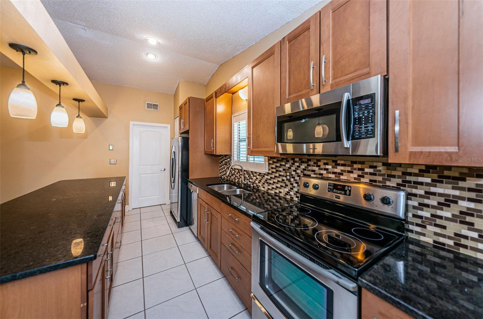 202 LAKE CHARLES CT, OLDSMAR, FL, 34677