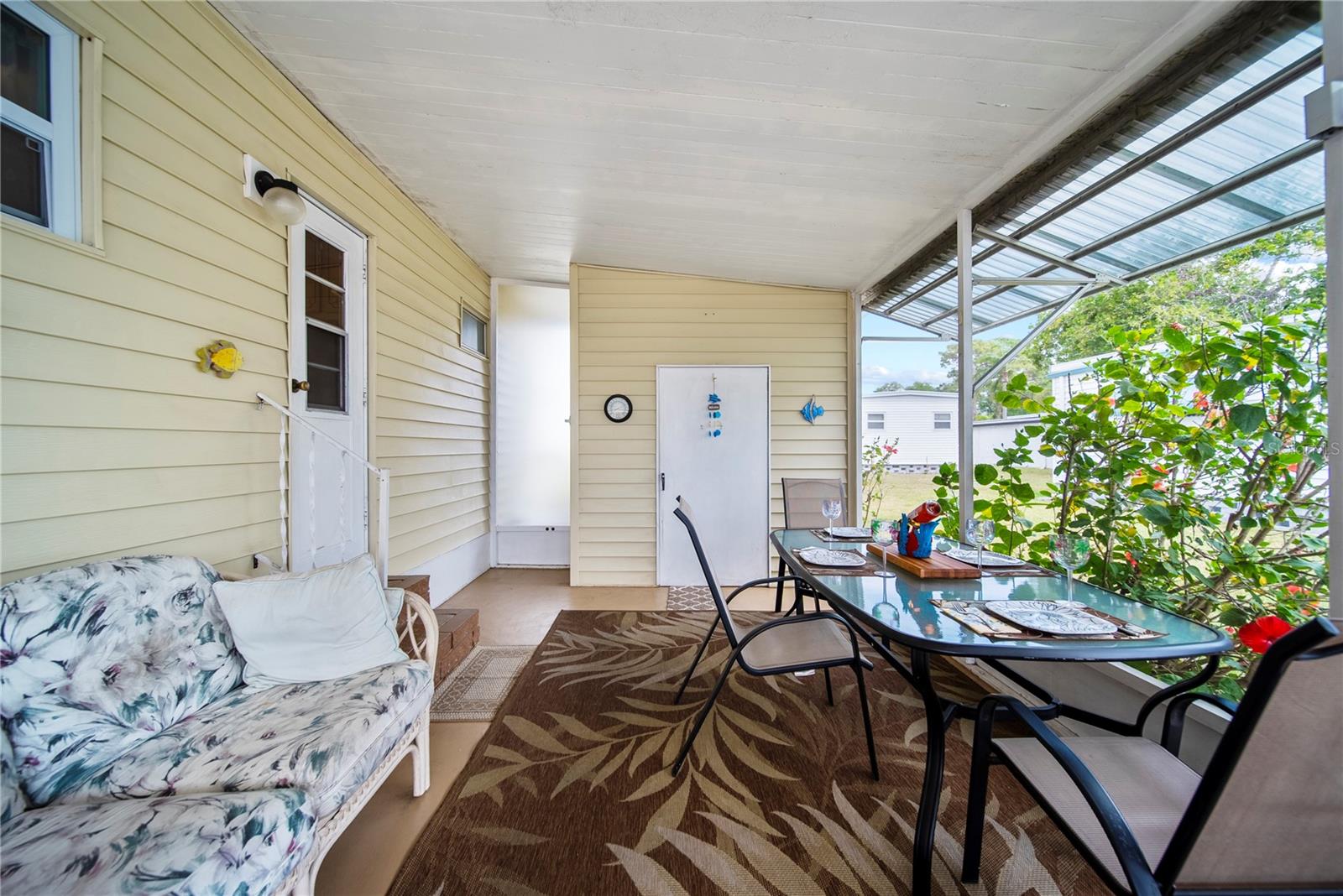 10333 N LAKE DR, LARGO, FL, 33773