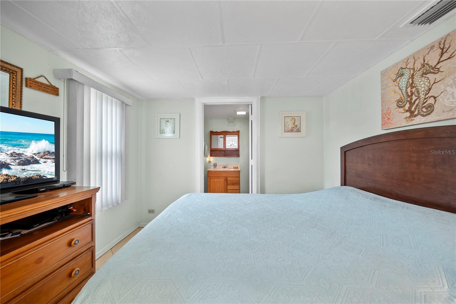 10333 N LAKE DR, LARGO, FL, 33773