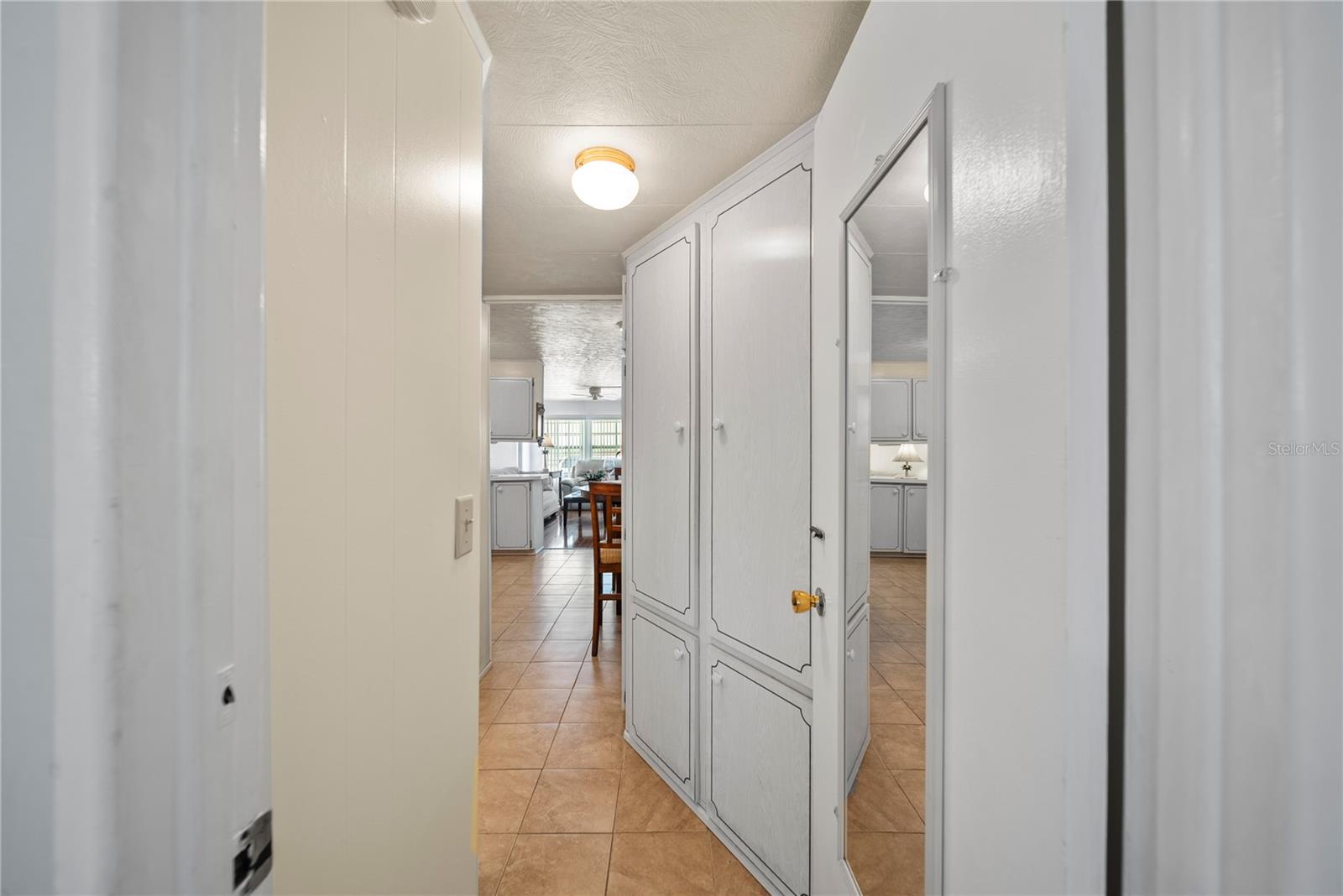 10333 N LAKE DR, LARGO, FL, 33773