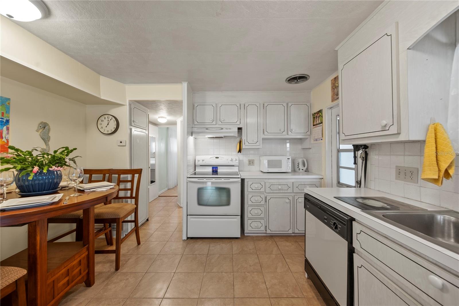 10333 N LAKE DR, LARGO, FL, 33773